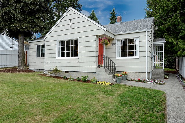 Buying: 15633 9th Ave SW, Burien | List Price: $329,900 | Sold Price: $362,000