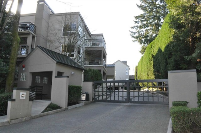 Buying:  501 Kirkland Ave #306, Kirkland | List Price: $549,500 | Sold Price: $535,000