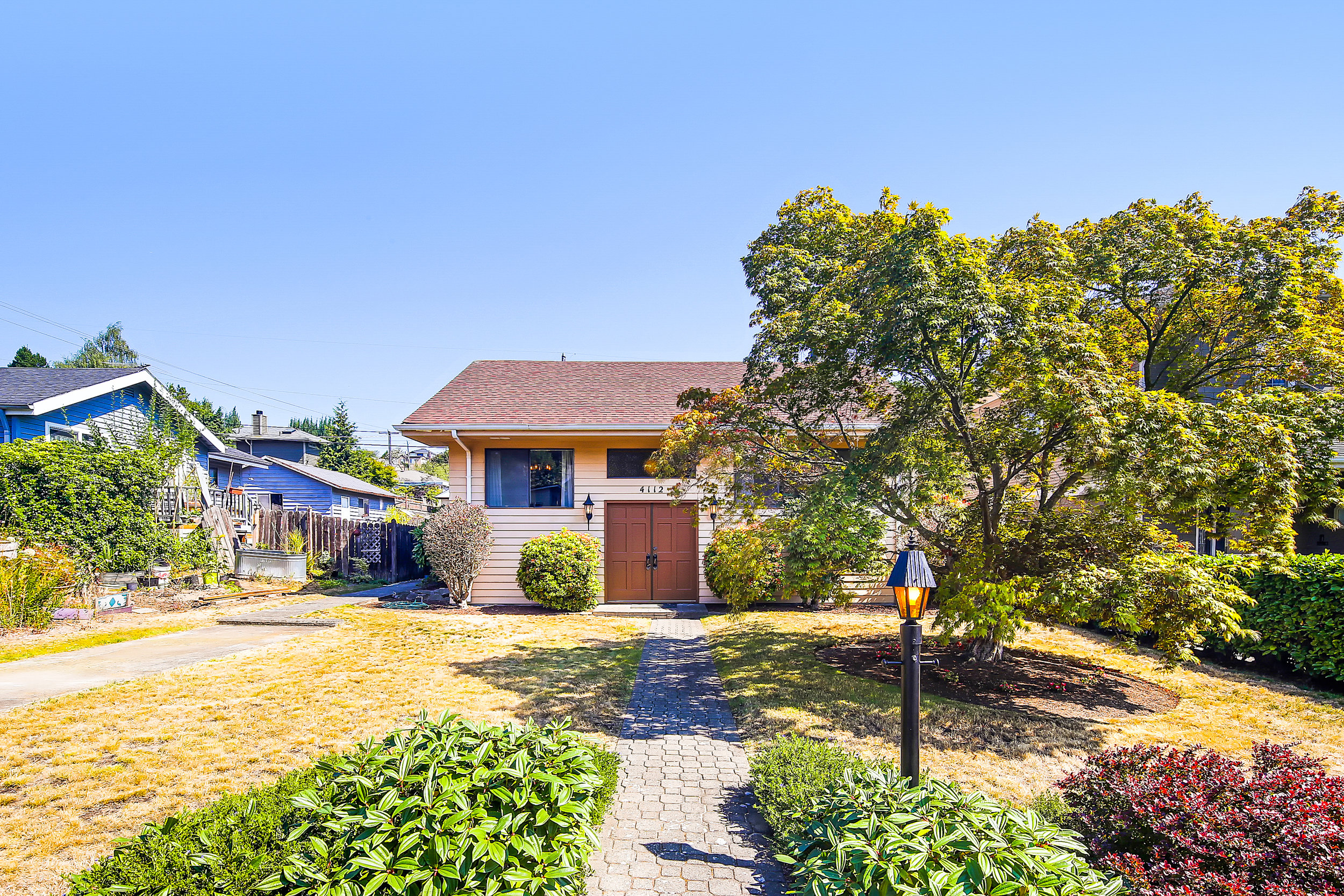 LISTING: 4112 47th AVE SW, SEATTLE | LIST PRICE: $675,000 | SOLD PRICE: $678,000