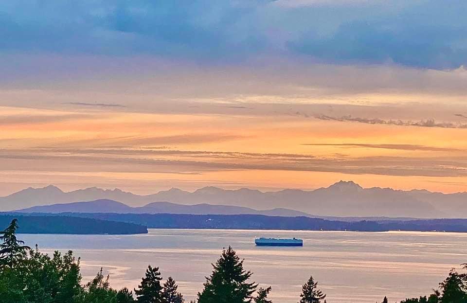 WestSeattle.OlympicHeights.Sunset.JPG