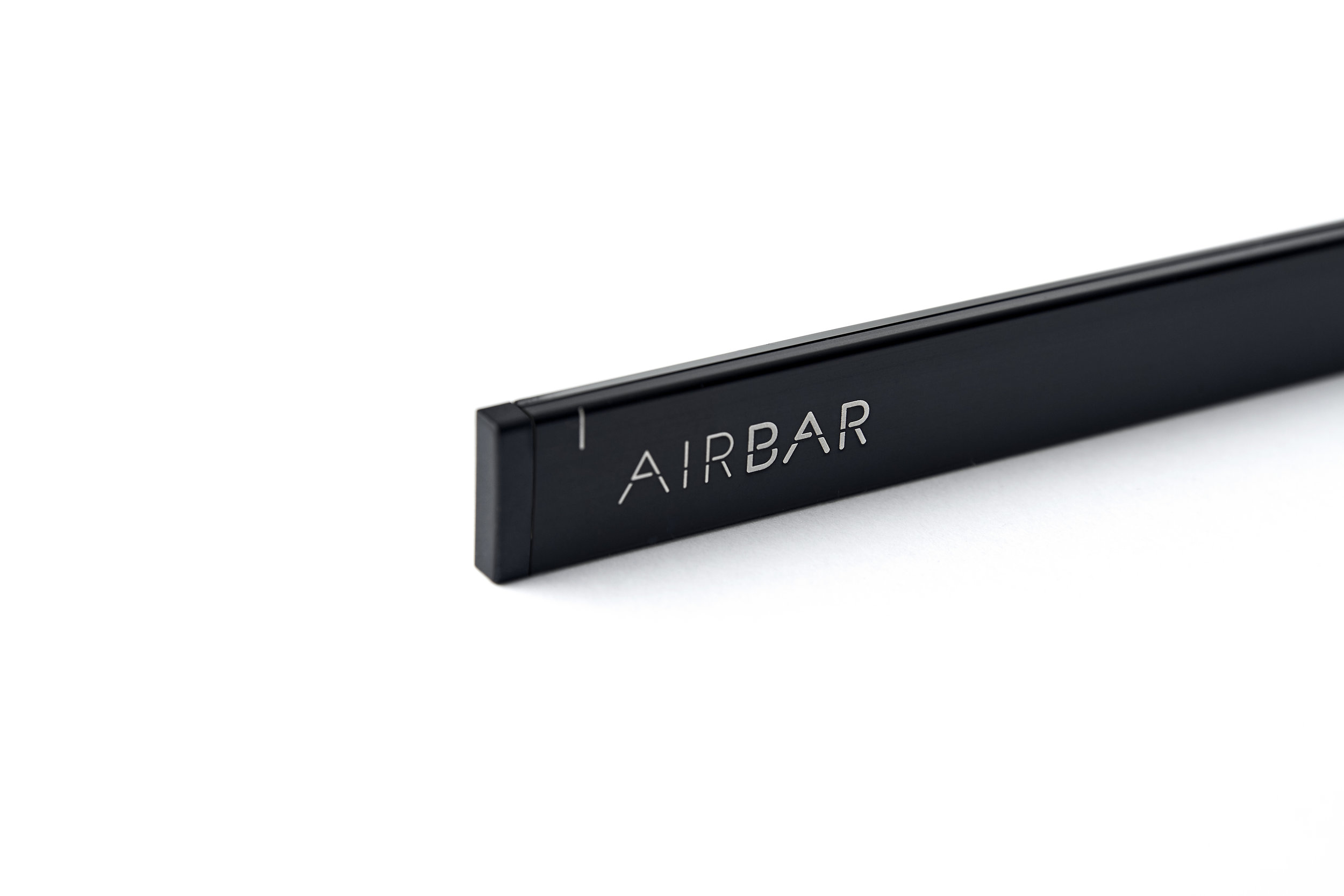 airbar_white_detail_front-standing_01.jpg