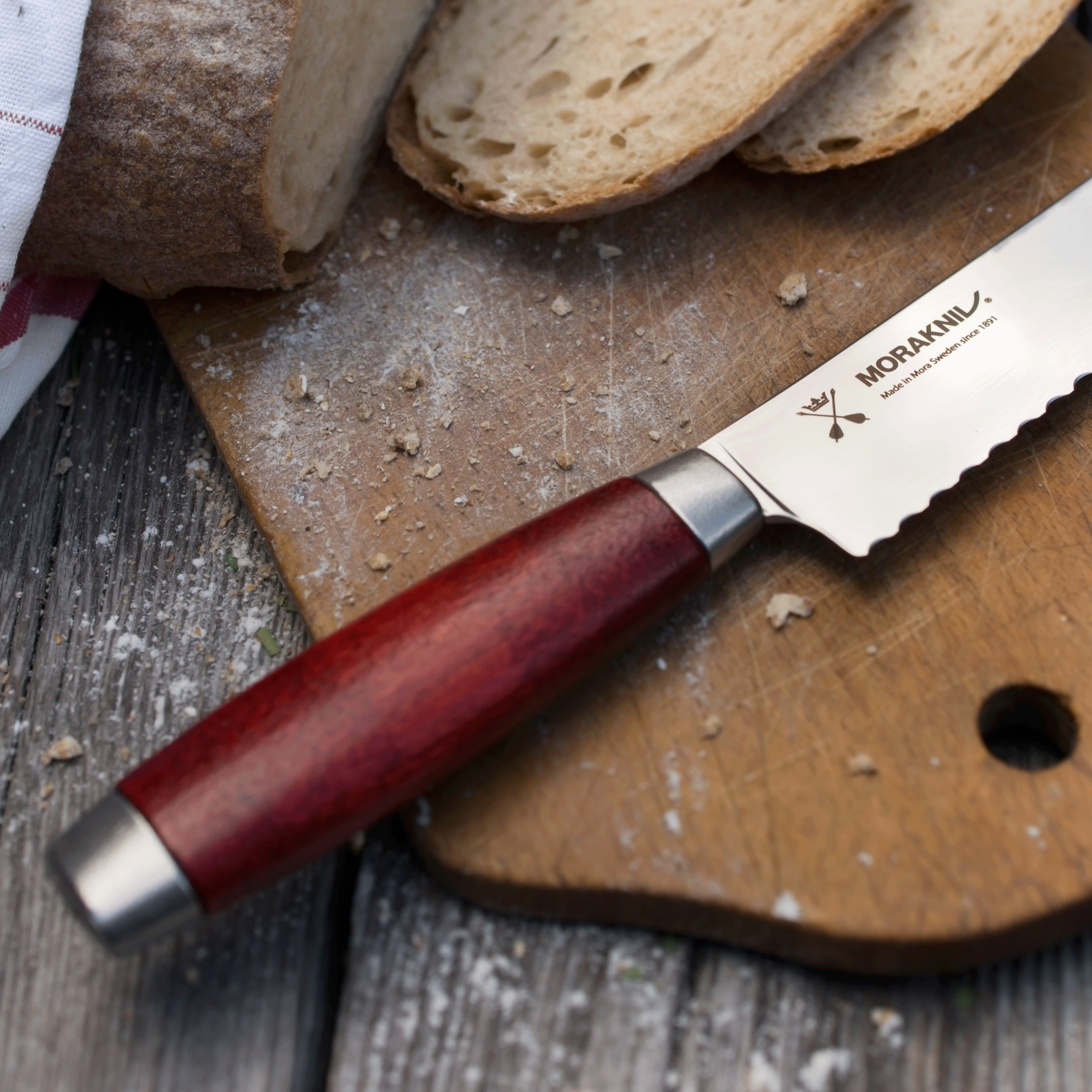 Morakniv-Classic-1891-Bread-knife-24cm-NP-Webb.png