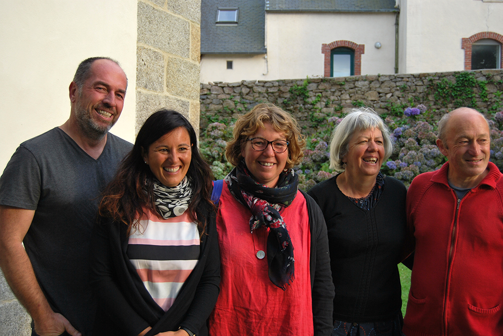 quelques créations et  des standards de la musique internationale avec le groupe Capo2