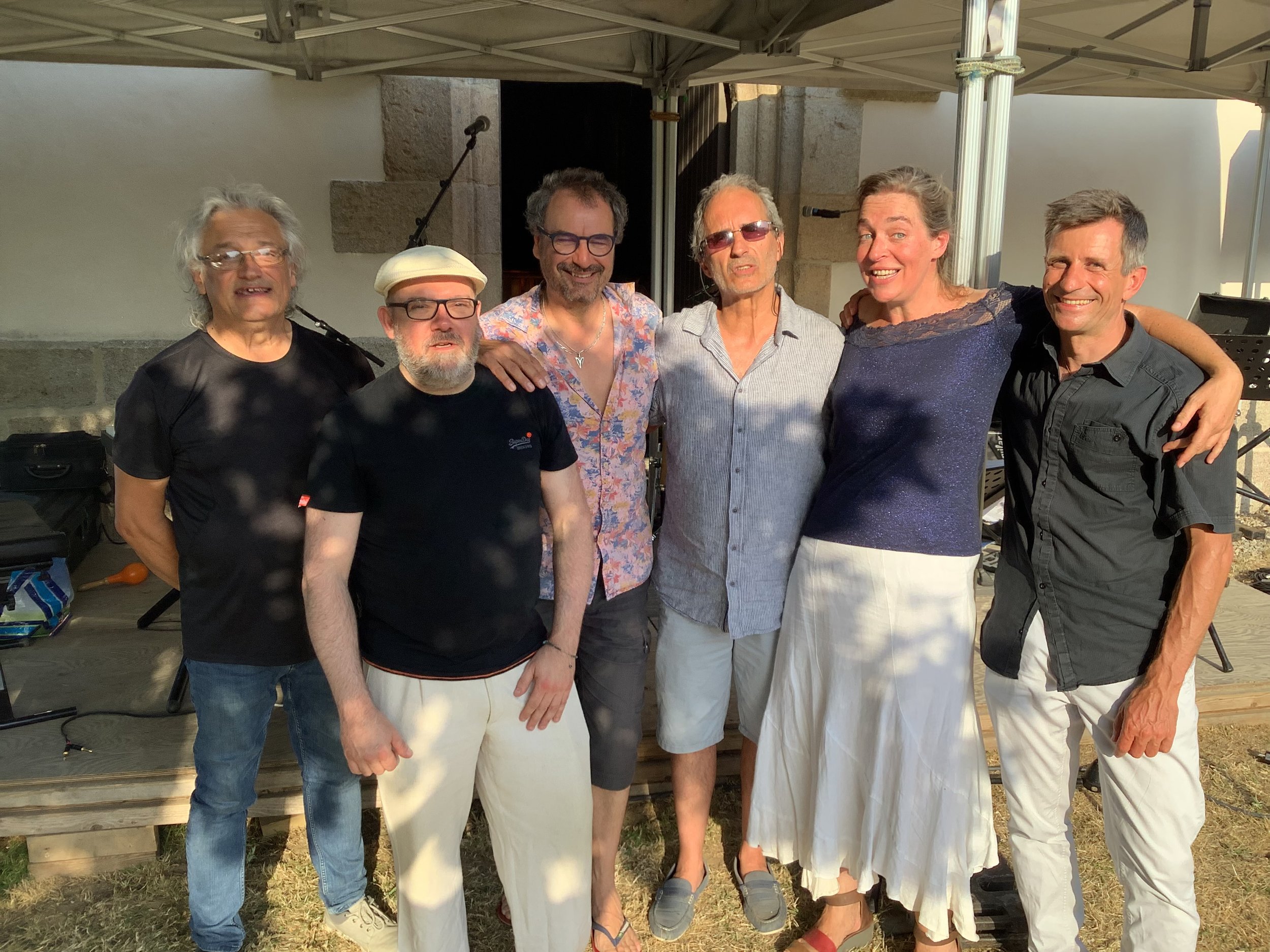 Le Mambo Step Orchestra donne un air de fête à la chapelle de Brendaouez