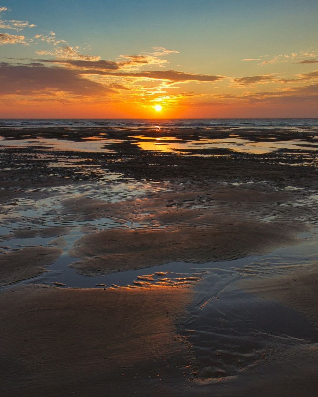 🌄 Au cr&eacute;puscule, la Bretagne r&eacute;v&egrave;le sa beaut&eacute; la plus profonde. Que diriez-vous de jouer votre musique tandis que la lumi&egrave;re d&eacute;cro&icirc;t et que la mer murmure ses secrets ? 

Rejoignez-nous cet &eacute;t&e