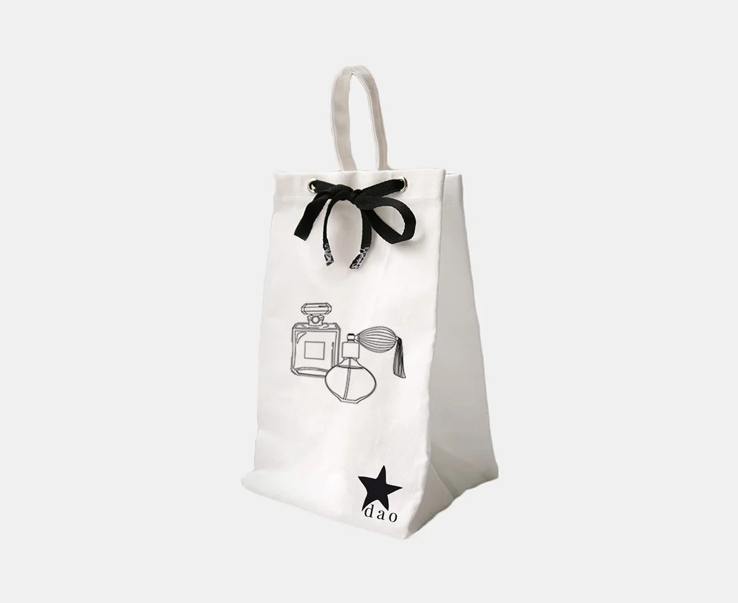 Perfumes_bag_Mockup.jpg
