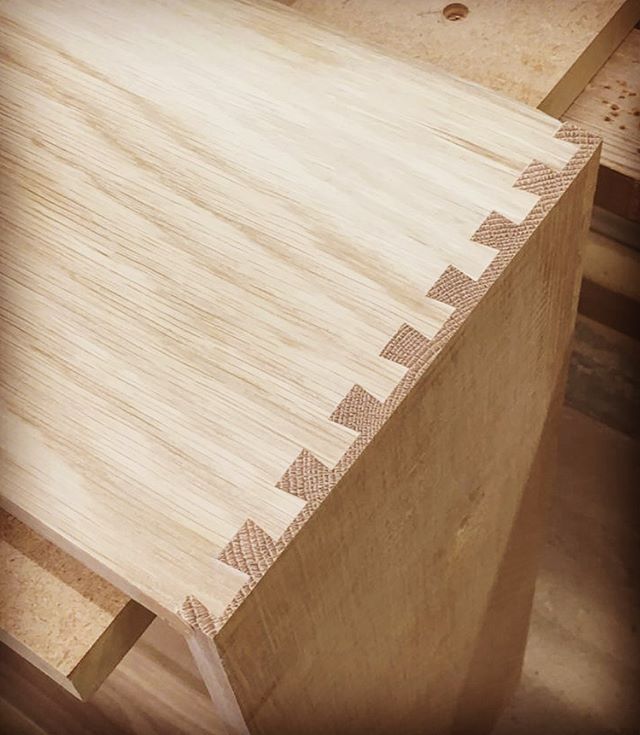 Solid oak dovetail joint drawer boxes ready for polishing @salterandsalter #workshop #kitchendesign #handmadekitchens #dovetails #dovetailjoint #solidoak #handfinished #essexinteriors #suffolkinteriors #essexkitchens #suffolkkitchen #lovedesign #hand