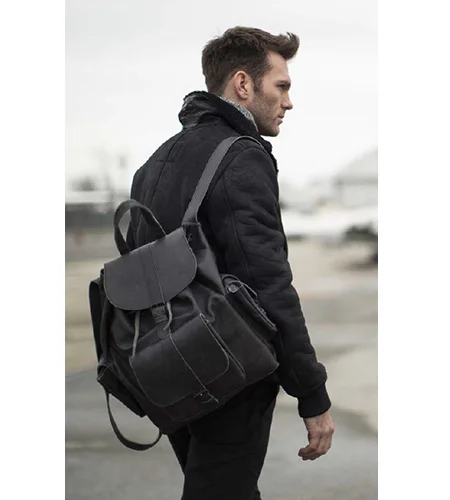 3.-BlackBackpack..jpg