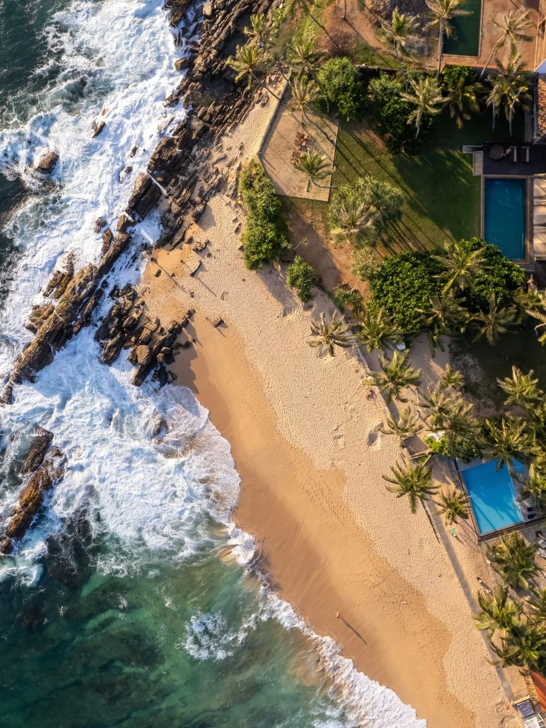 Bellini Blue is made for the kind of holiday where everything is close, the pool, the garden, the beach and a good meal on the verandah. 

With just two bedrooms and plenty of space to enjoy together, it&rsquo;s a lovely villa in Unawatuna for couple