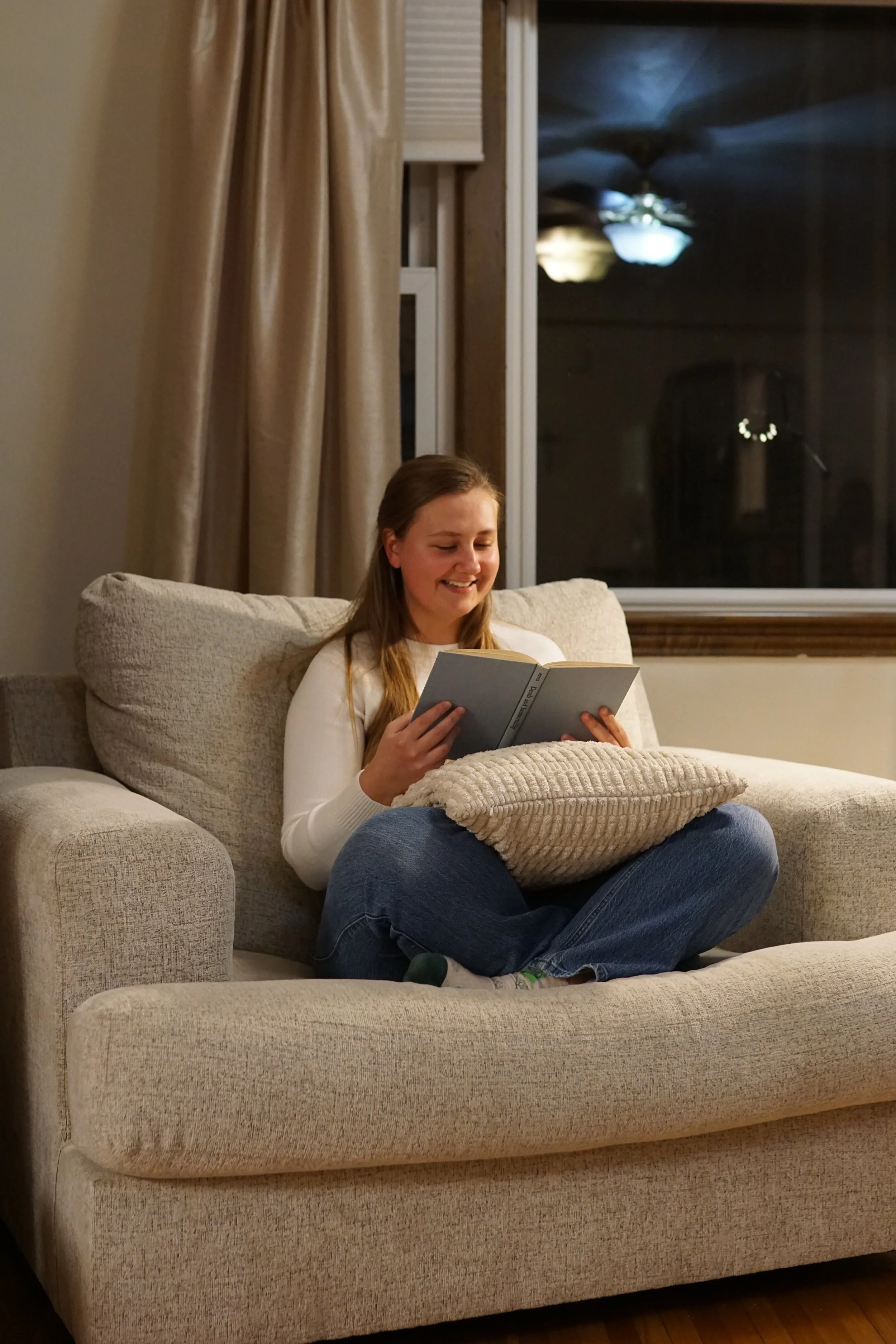 Anna reading book.JPG