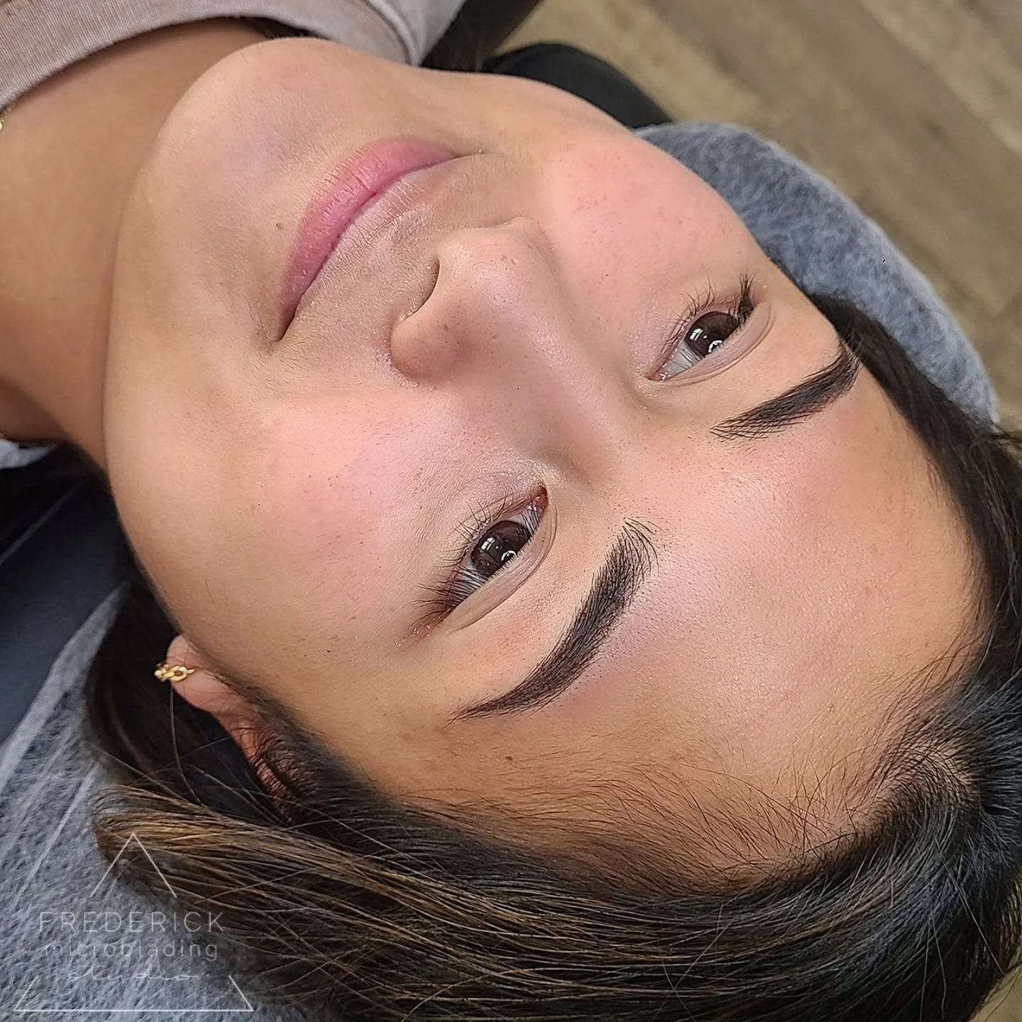 Flawless brows for the holidays. ✨
My Christmas schedule is almost full! Limited spots are available.
Secure your appointment now and glow all season 🎄
DM me for gift card info 🎁
#frederickmicrobladingstudio 
#frederickmicroblading 
#browstudio
#pe