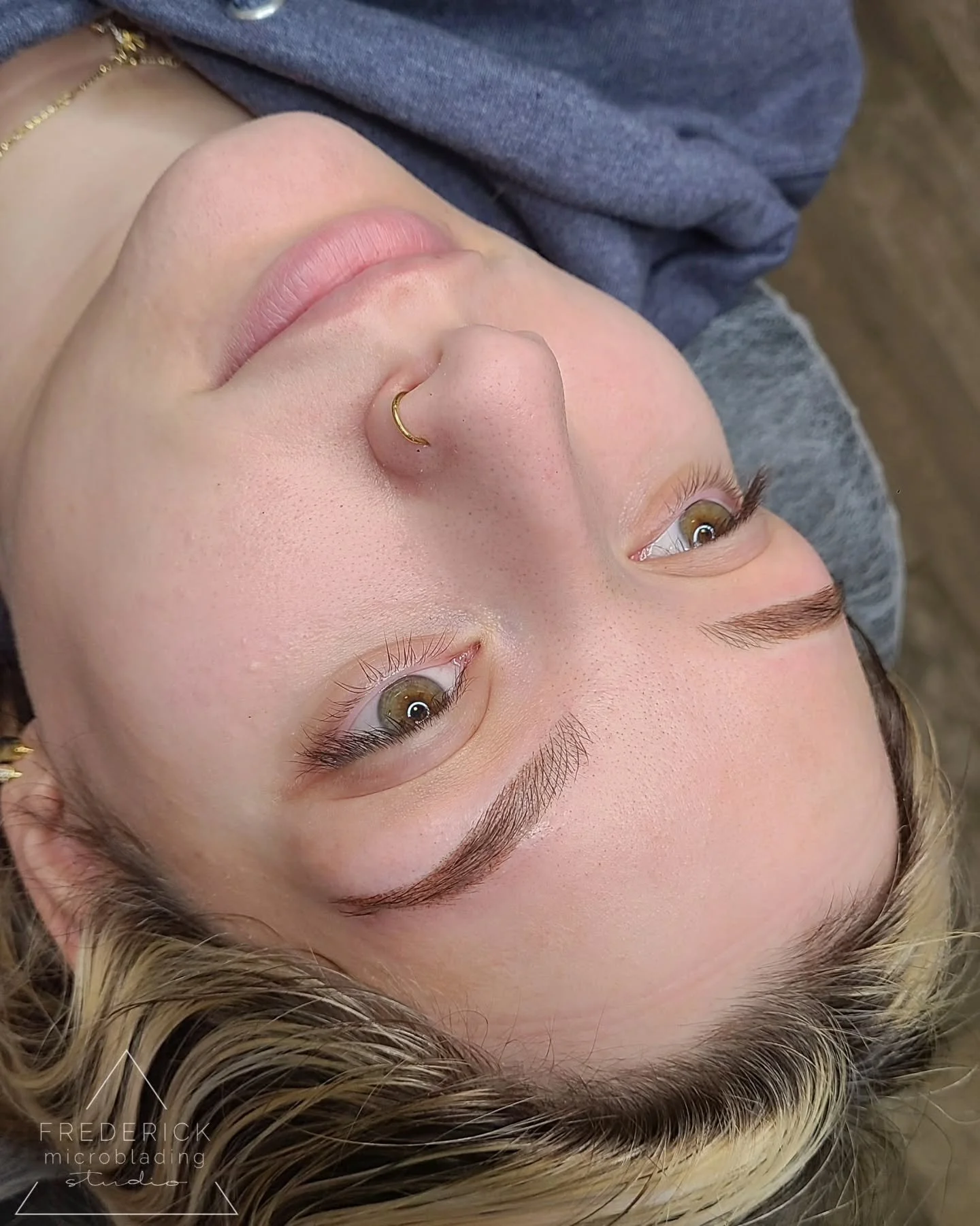 Fluffy, airy strokes in the front&hellip;
Crisp, defined shape through the rest ✨
Customized brows designed to complement your natural features 🤍

#frederickmicrobladingstudio #CustomBrows #NaturalMicroblading #BrowTransformation