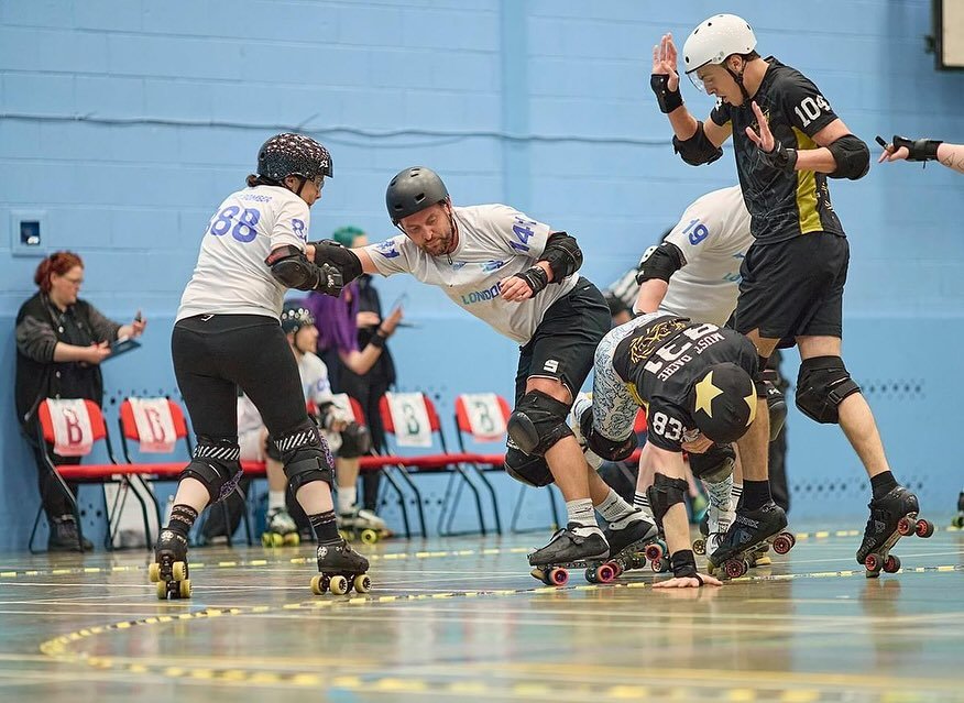 Forever catching our good side 😎 big thanks to @jr420717 for these epic pics 📸 taken at our game against @tyneandfear_rd 💀 Thanks for a great game! 🙏
&bull;
&bull;
&bull;
#rollerderby #mensrollerderby #candid