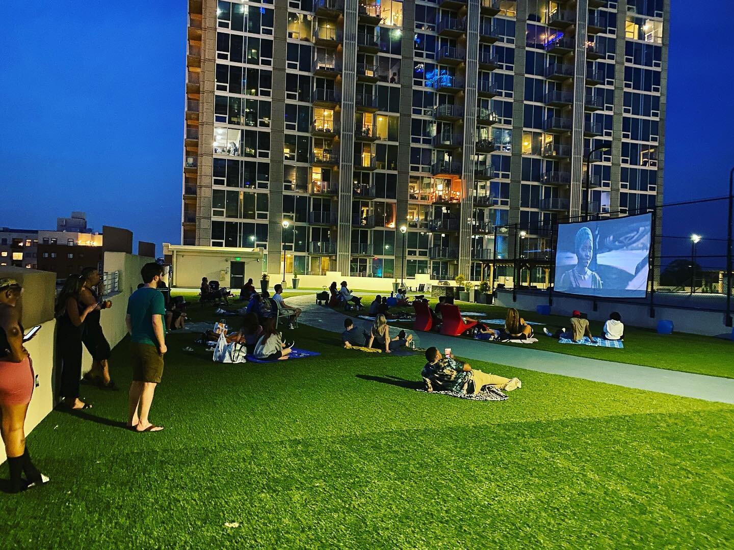 If you need a movie we can help!
. 
.
.
.
#movie #movienight #outdoormovie #projector #subwoofers #moviescreen @cltapartments #residentactivities #residentevents @skyhouseuptown