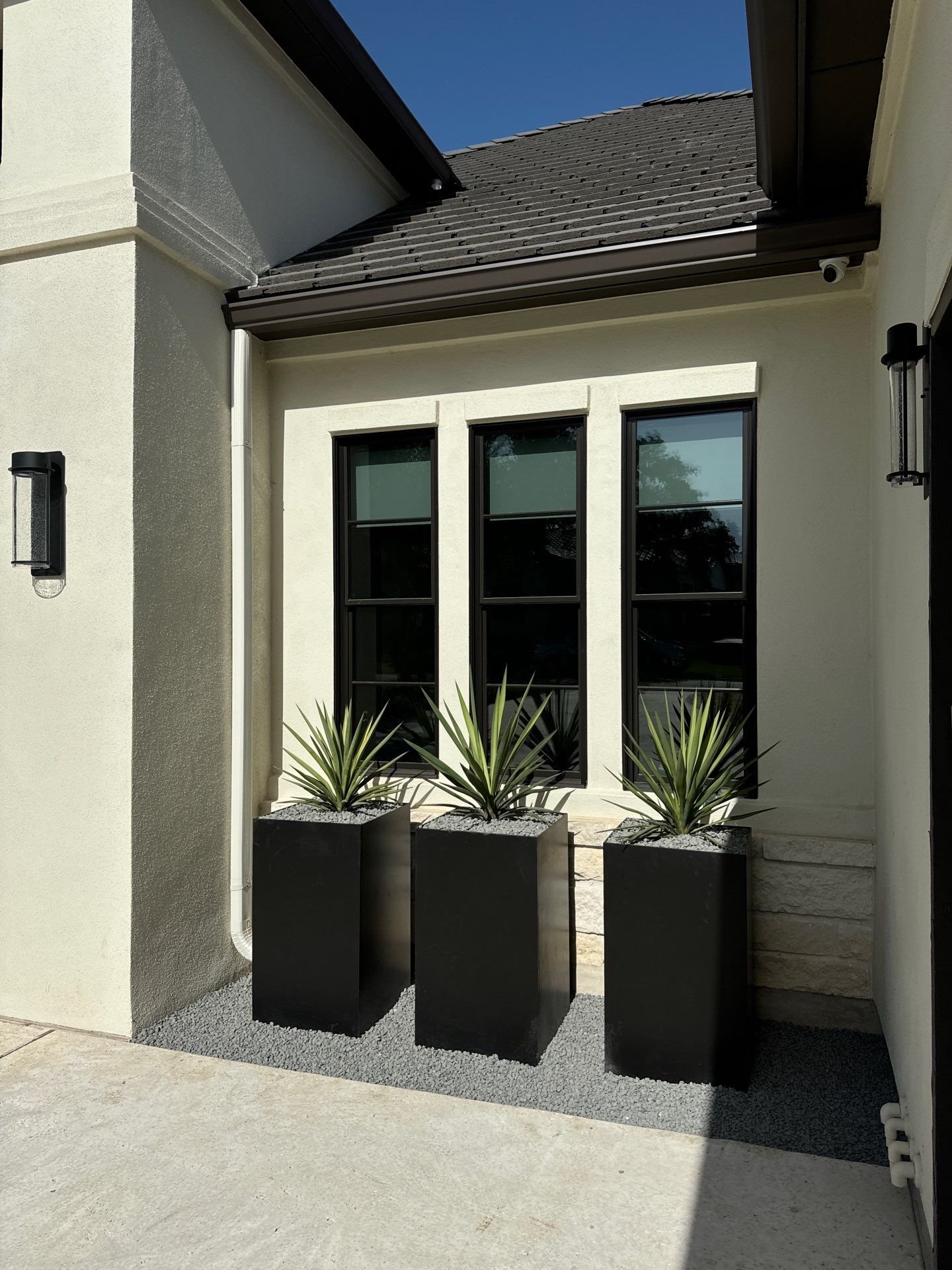 Stand Alone Welded Steel Planters with Plants (2).jpg
