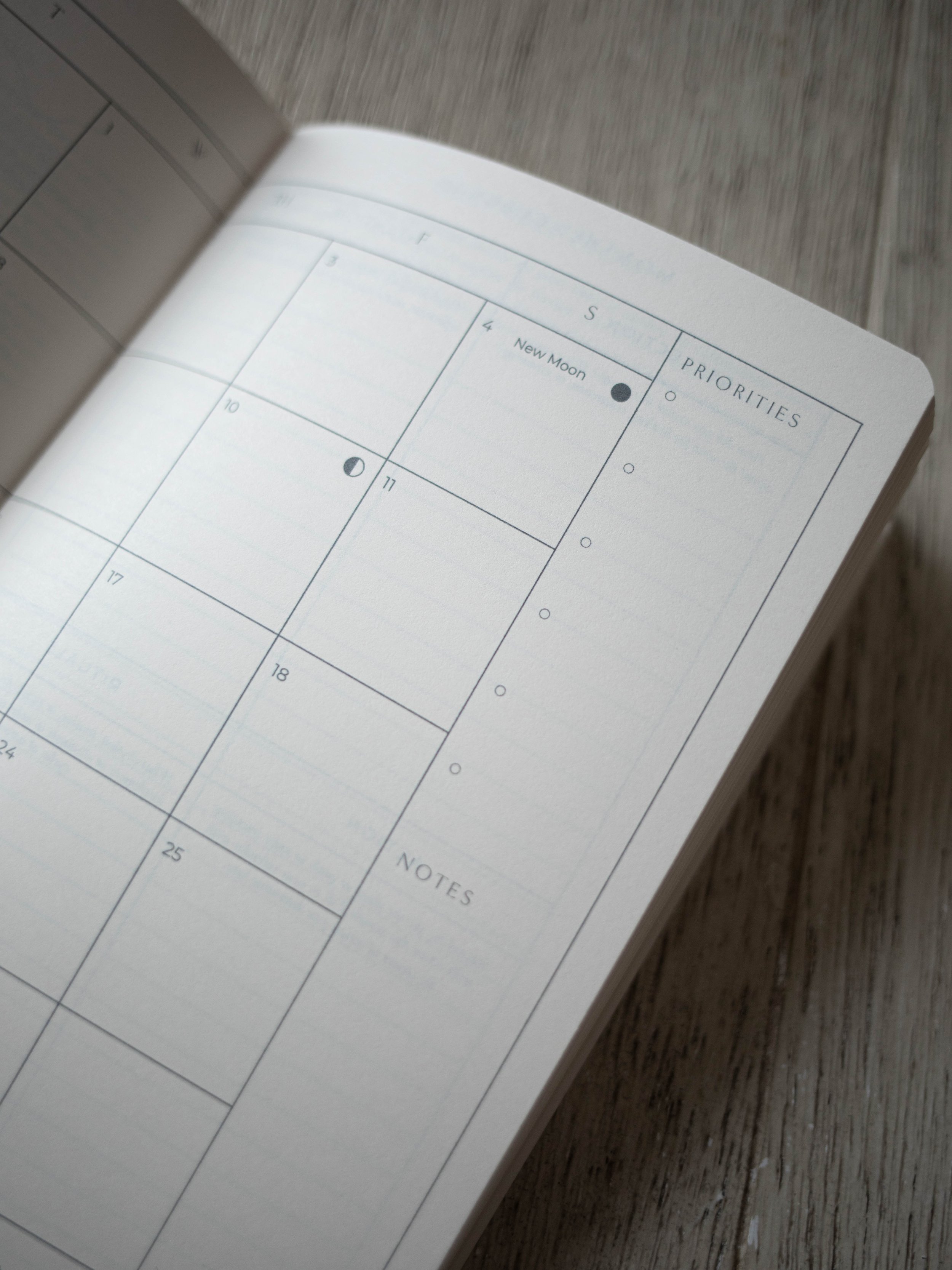 Seasonal Monthly planner 2022 inside-calendar 2.jpg