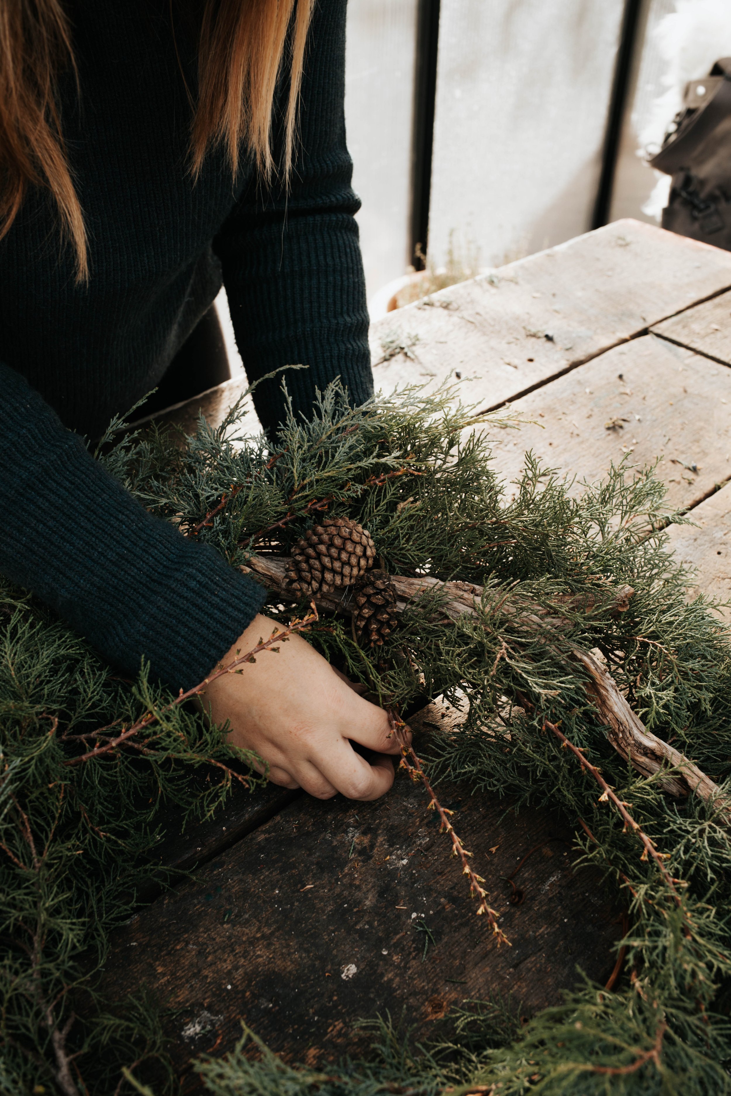 how to make a wreath from wild foraged plants.jpg