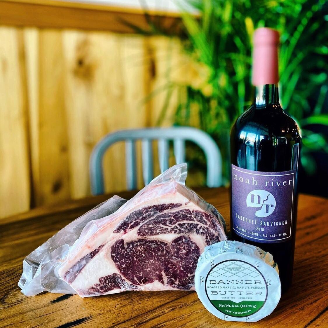 Saturday night - your grill is calling 

#steakandcabernet #extrabutter #napacab #keepitsimple #supportyourlocalbutcher #supportyourlocalmarket