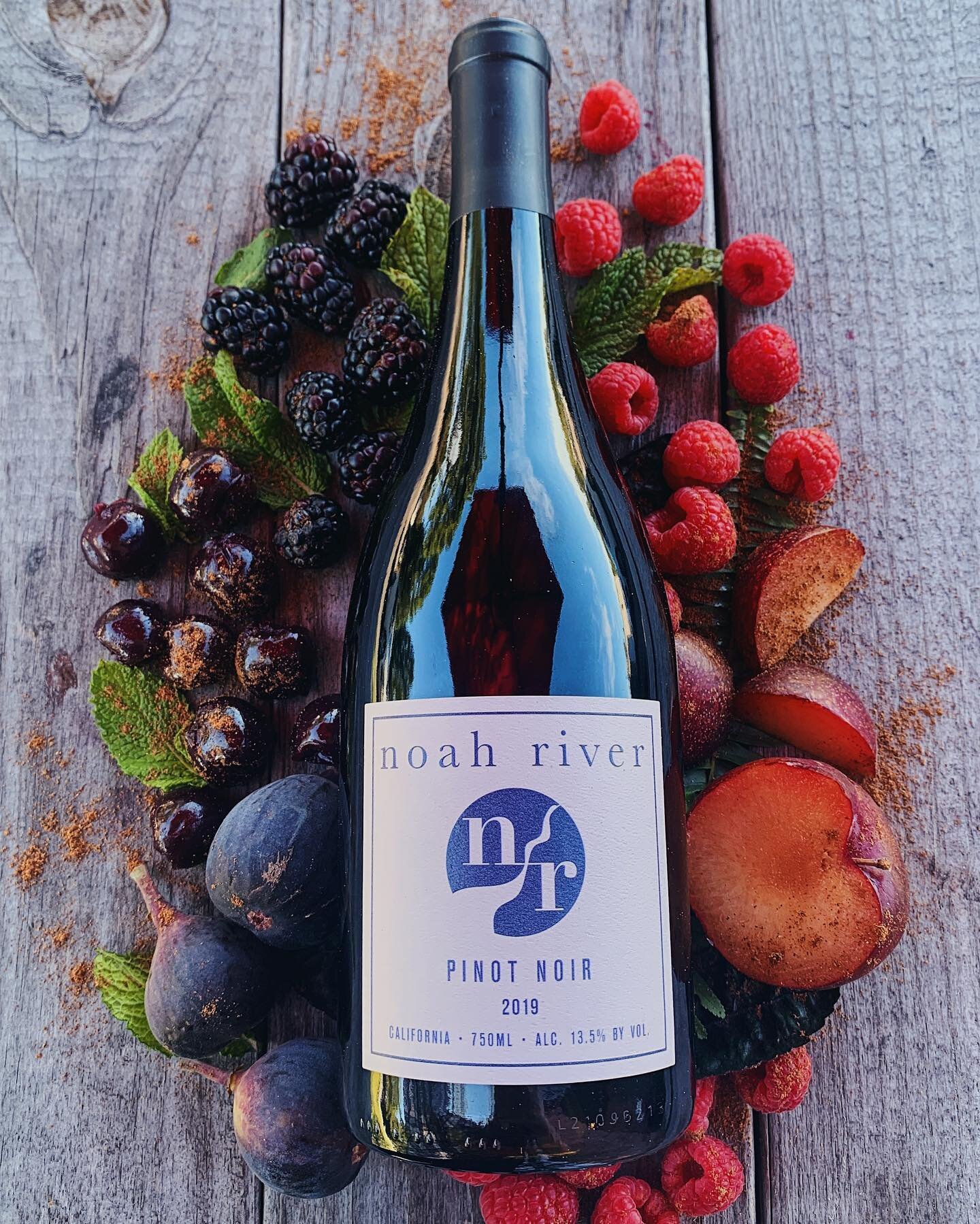 Ruby in color, flavors of dark cherry, fig, Asian spice, blackberry, mint, red raspberry and plum. 🍷 

#pinotnoir #calipinot #californiawine #redwine #noahriverwines #cheers @jamey_whetstone