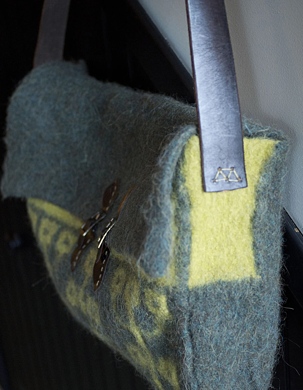 prosperity_messenger_bag_5_sm.jpg