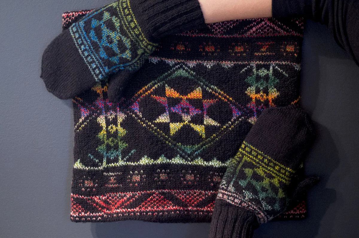 pysanky_cowl_4_sm.jpg