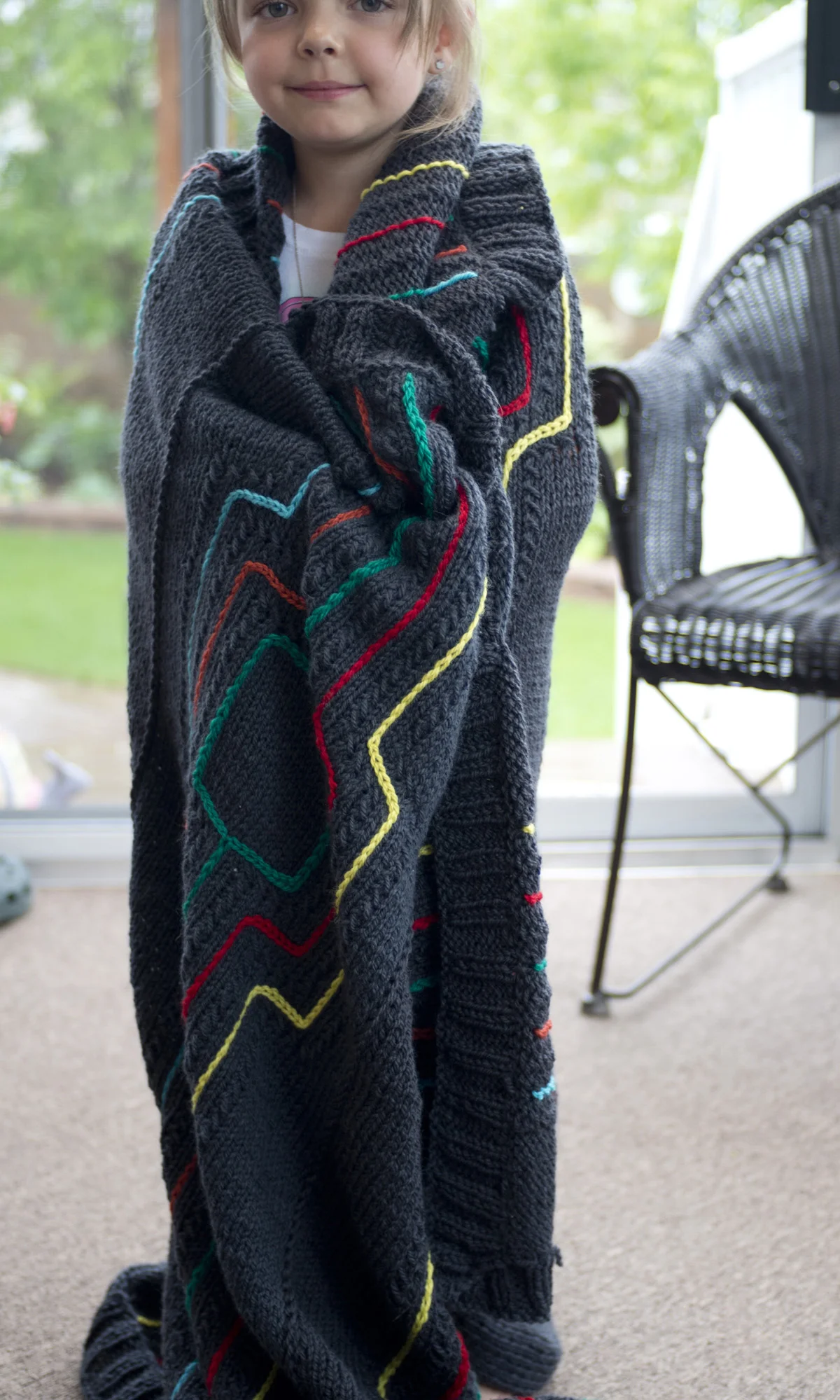 modern_lines_throw_10sm.jpg