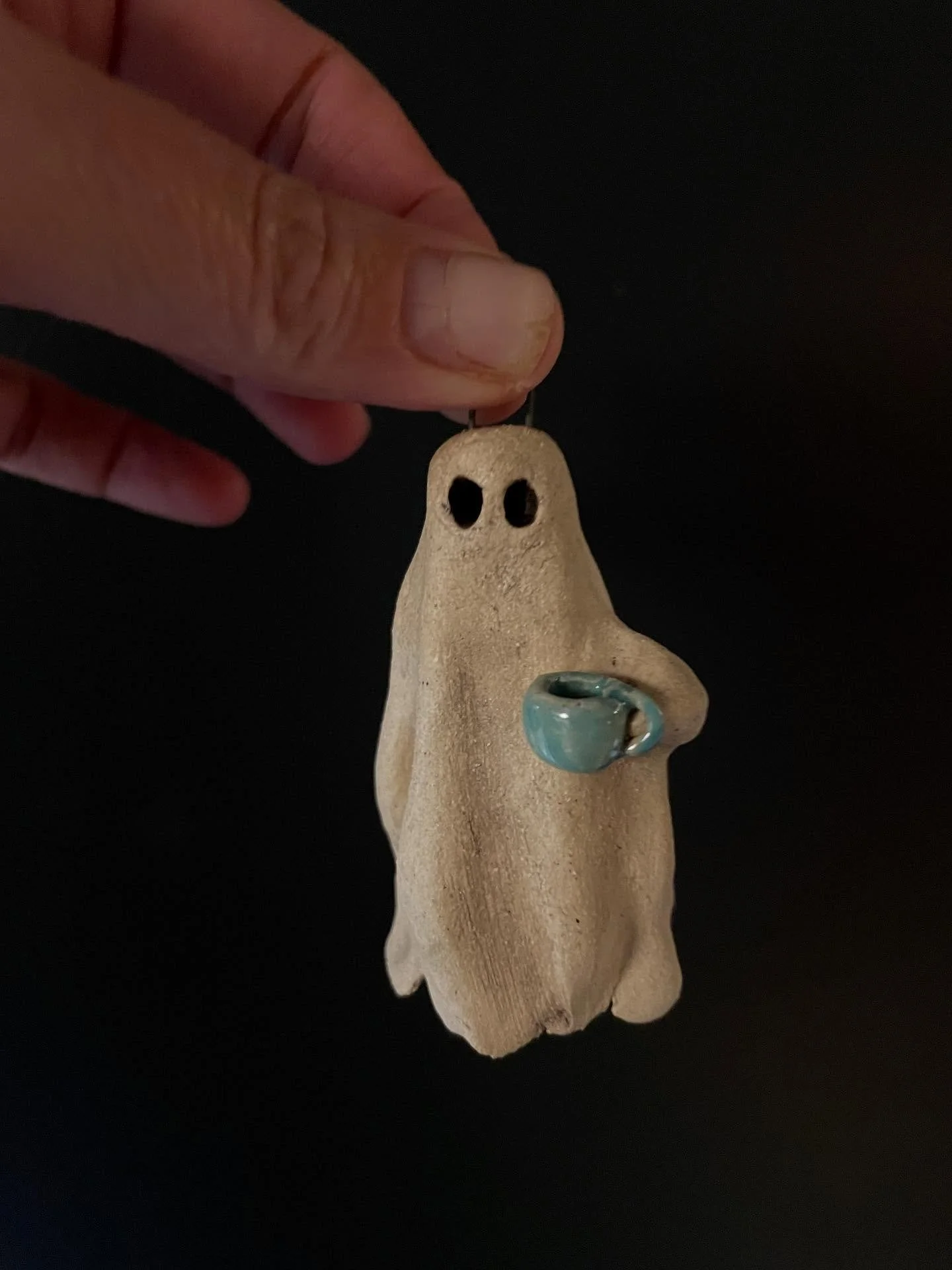 Market day tomorrow @sookecountrymarket  We’re getting closer to Halloween π I’ll have little ghosts, pumpkins, and some spooky mugs available, and more mushroom mugs tooπ #handmadehalloween #pottery #ceramics #autumnmood #halloween