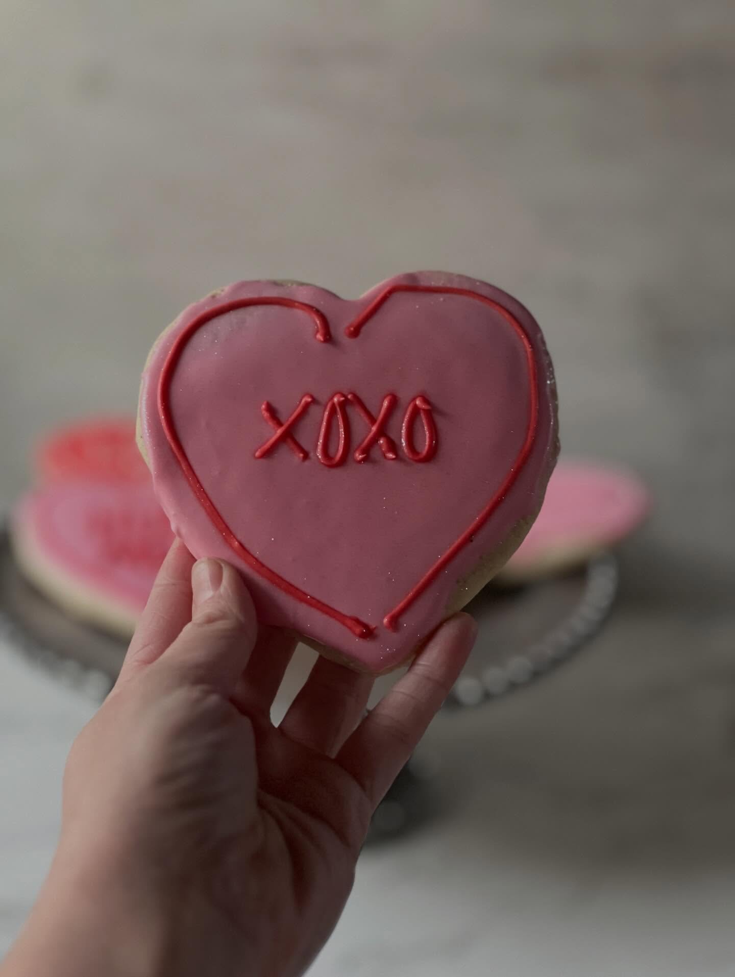 We can&rsquo;t wait to see you qt pies Saturday 2/14 8am-2pm (or sell out) @daisychaincoffee for our Valentine&rsquo;s Day pop up! ⁣
⁣
Menu below! Cash, card, Venmo. All goods vegan and gluten free except old school B&amp;B cinnamon rolls. ⁣
⁣
💕 Min