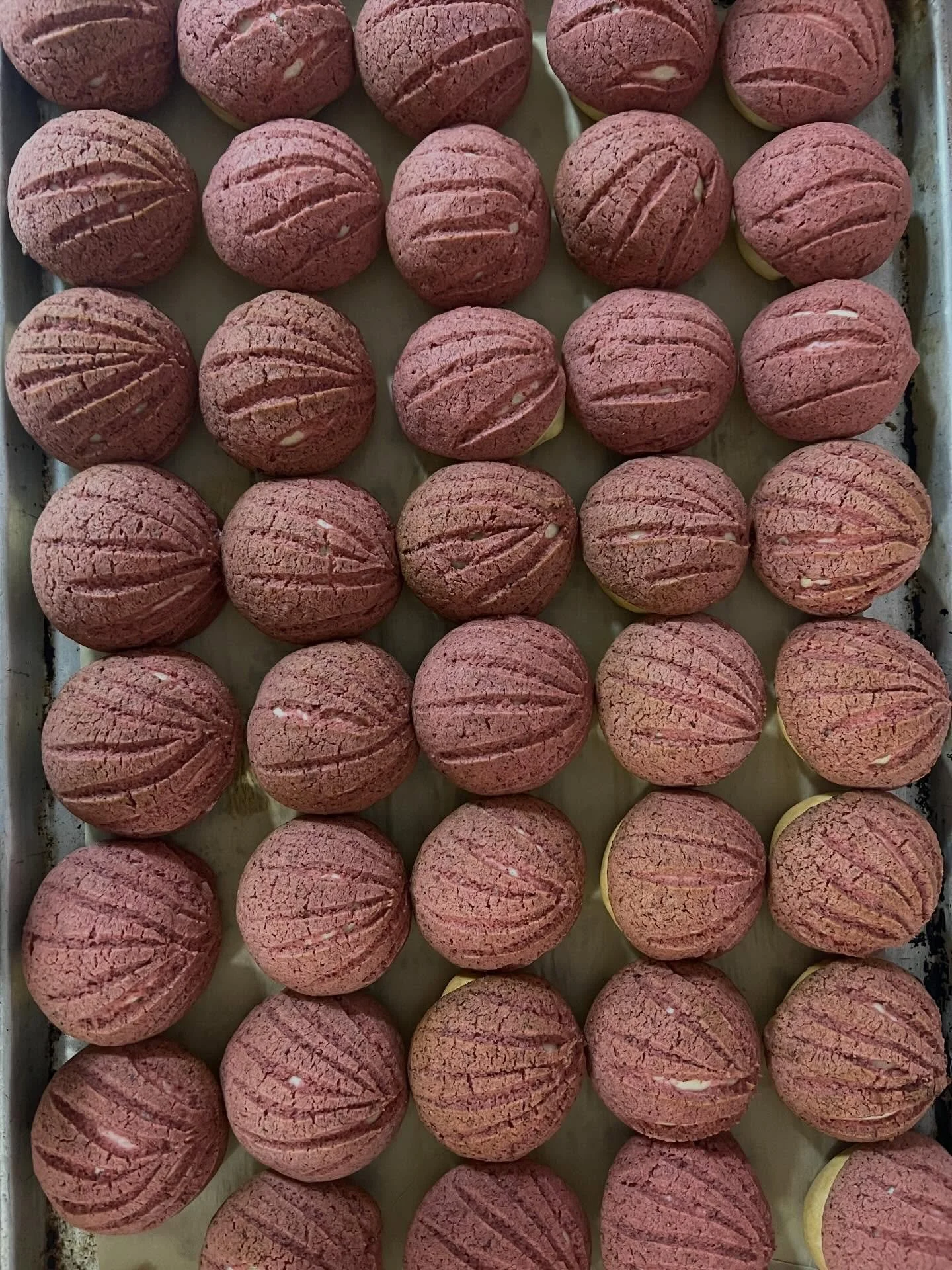 Take us back to last Saturday @daisychaincoffee⁣
⁣
It was poppin, y&rsquo;all! We love to do it and we are going to keep doing it. Next cinnamon roll Saturday 5/2 and extra special pop up 5/10 for Mother&rsquo;s Day. Love ya big. Thank for letting us