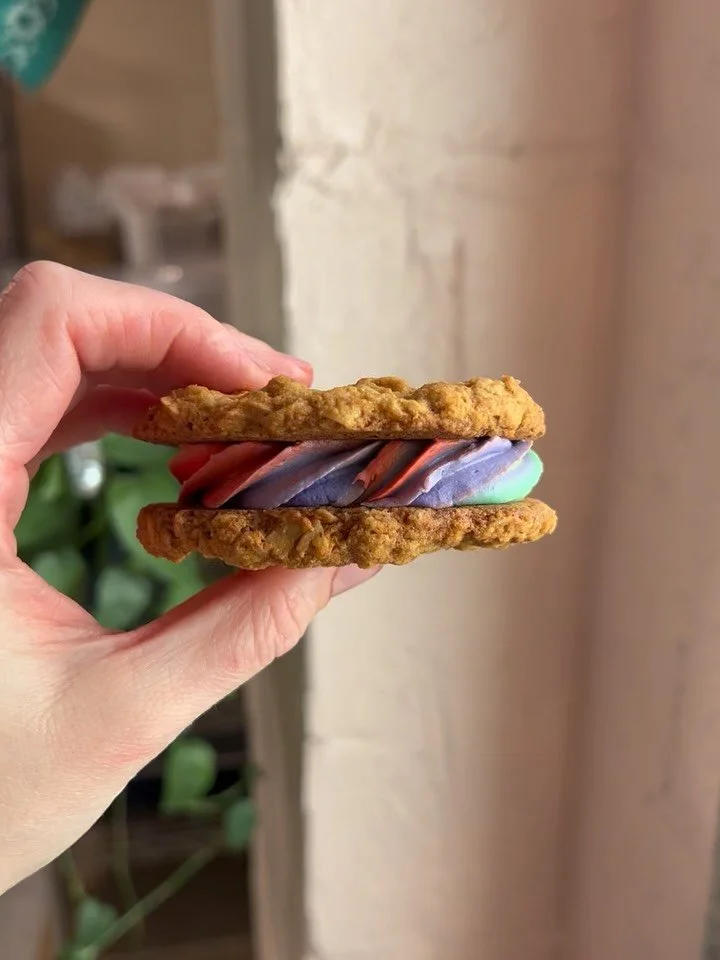 The Pride collab of your dreams. @thecontrarydsm x Thistle&rsquo;s Summit mini rainbow oatmeal cream pies. Available all this weekend Friday- Sunday as supplies last to celebrate @ccprideiowa ⁣🌈🏳️&zwj;🌈🏳️&zwj;⚧️
⁣
If you aren&rsquo;t familiar wit