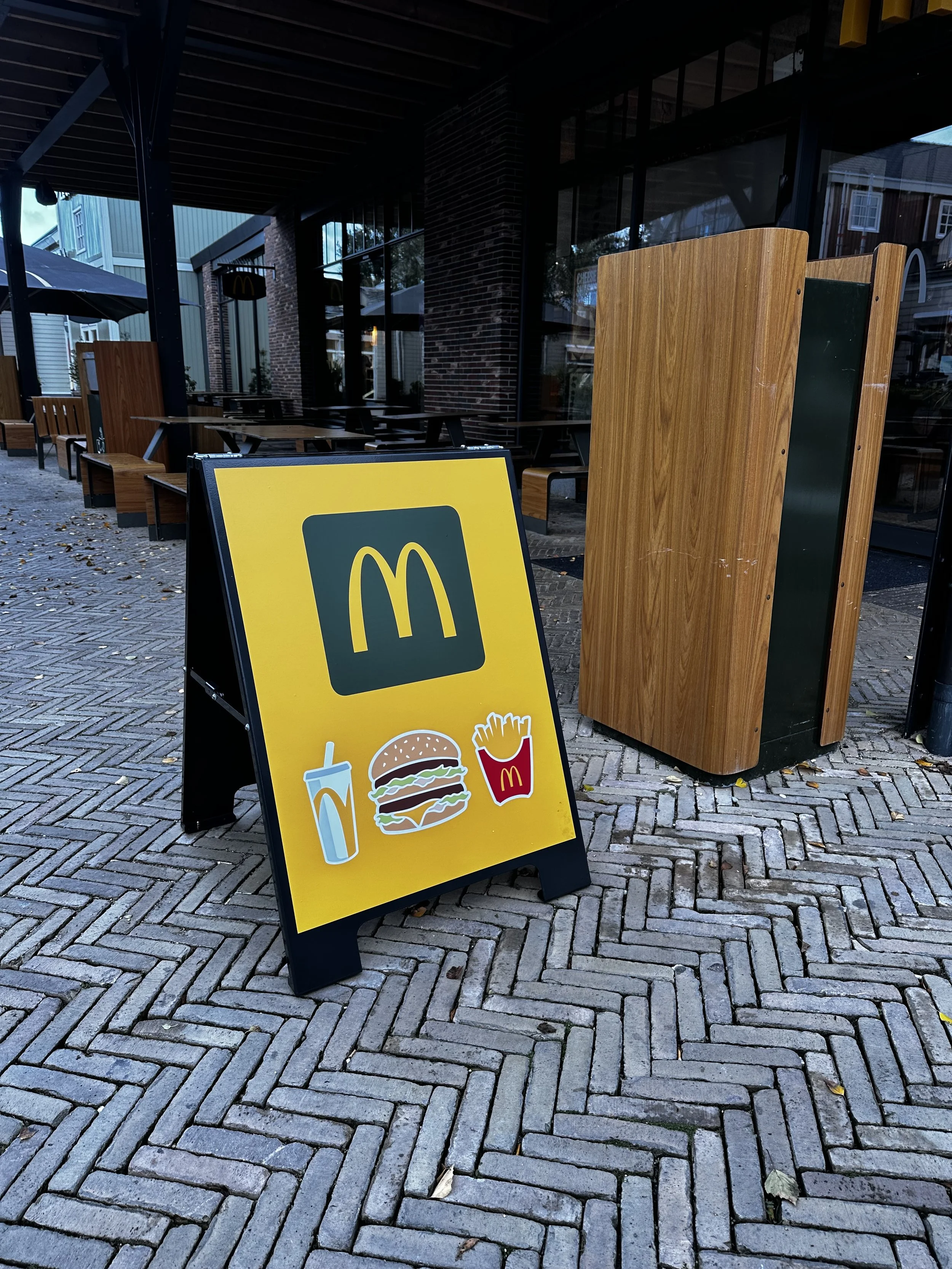 A-sign stoepbord McDonalds.jpeg