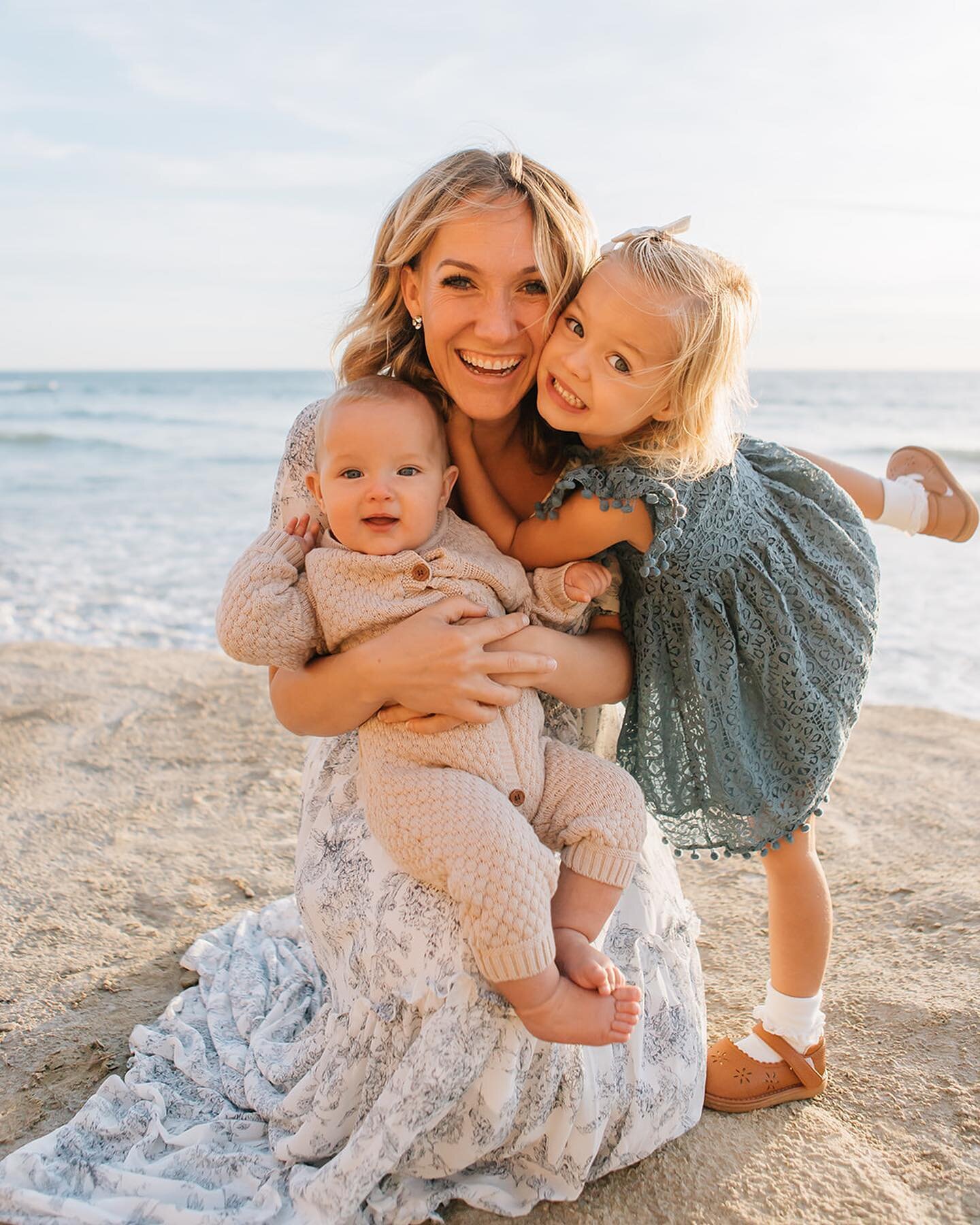 I&rsquo;ve said it 100 times already, but moms and their babies are my absolute FAVORITE thing to photograph. It&rsquo;s the most special bond and connection and I can never get enough! Happy Mothers Day! 💐 Moms make this world go round