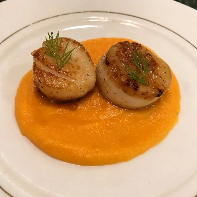 Brown butter scallops over sweet potato pur&eacute;e #privatechef #philly #eatwell #eatfresh #food #dill