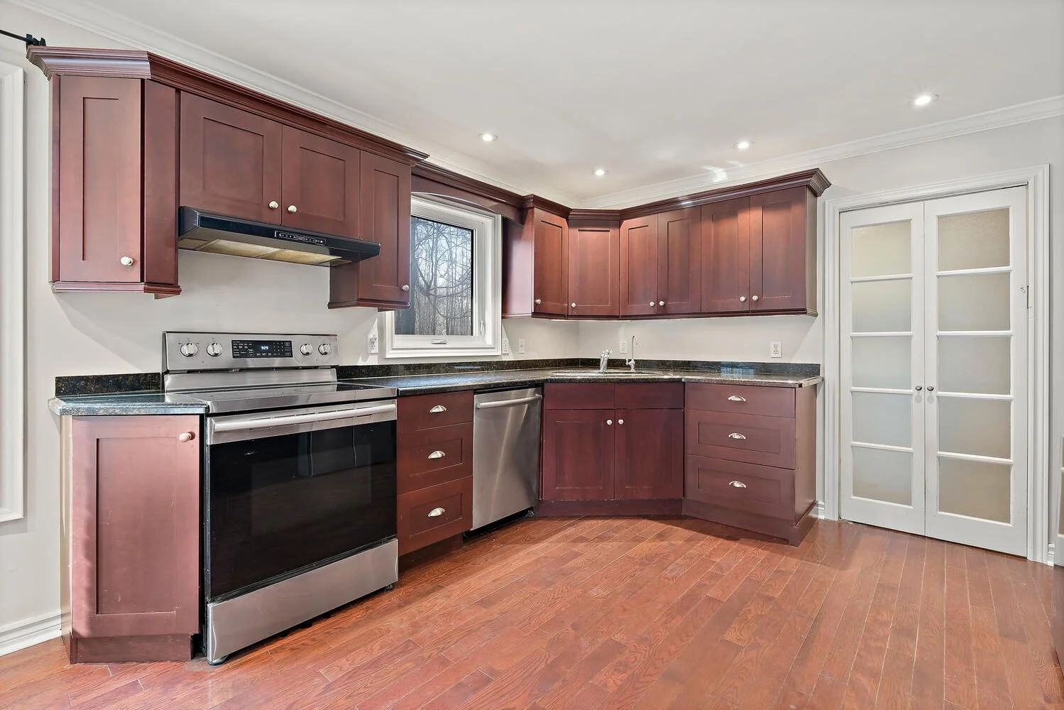 16 Patrick Dr Erin ON N0B 1T0-large-012-031-Kitchen-1499x1000-72dpi.jpg