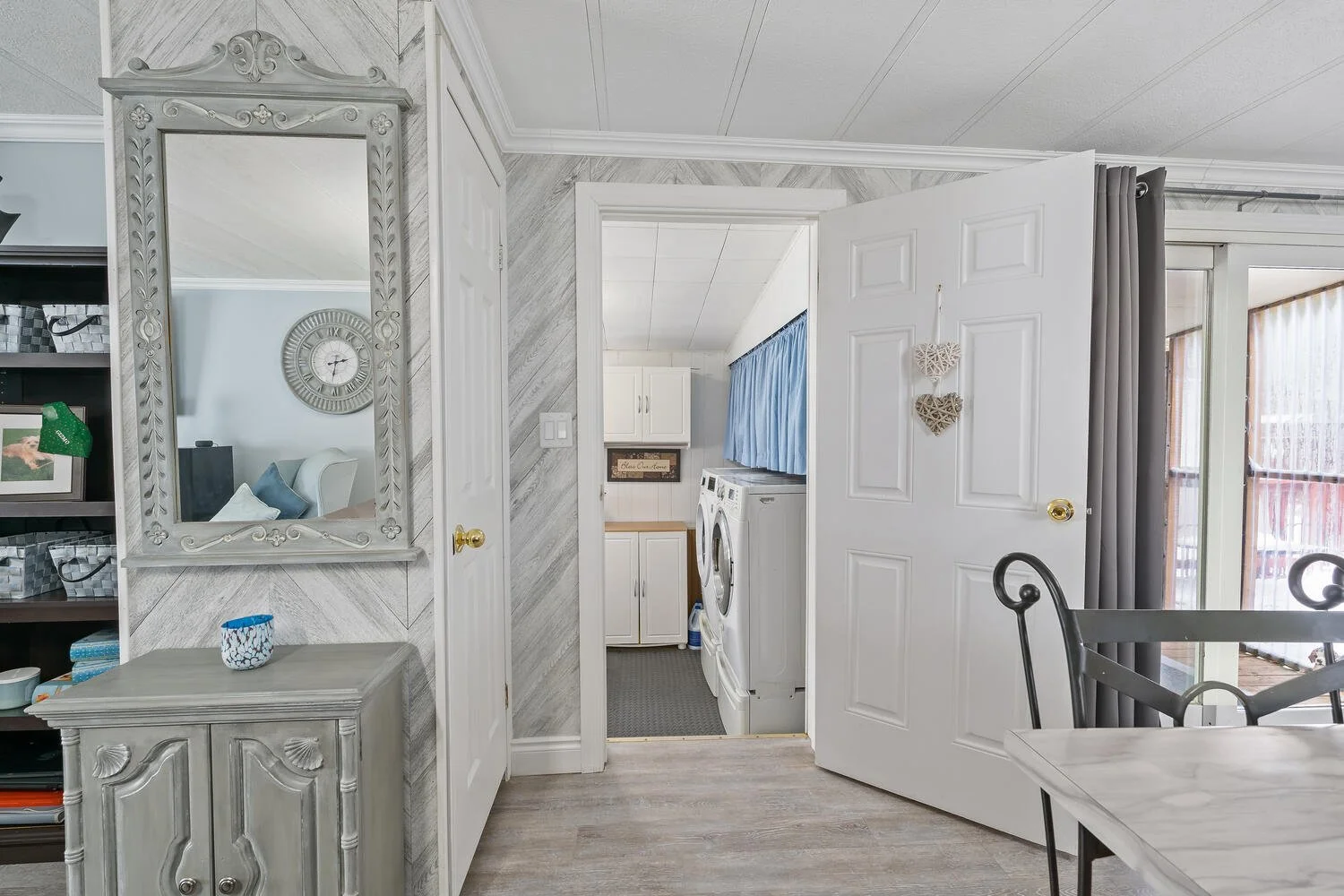 15 Heather Ave Erin ON N0B 1T0-large-009-016-Entryway-1500x1000-72dpi.jpg