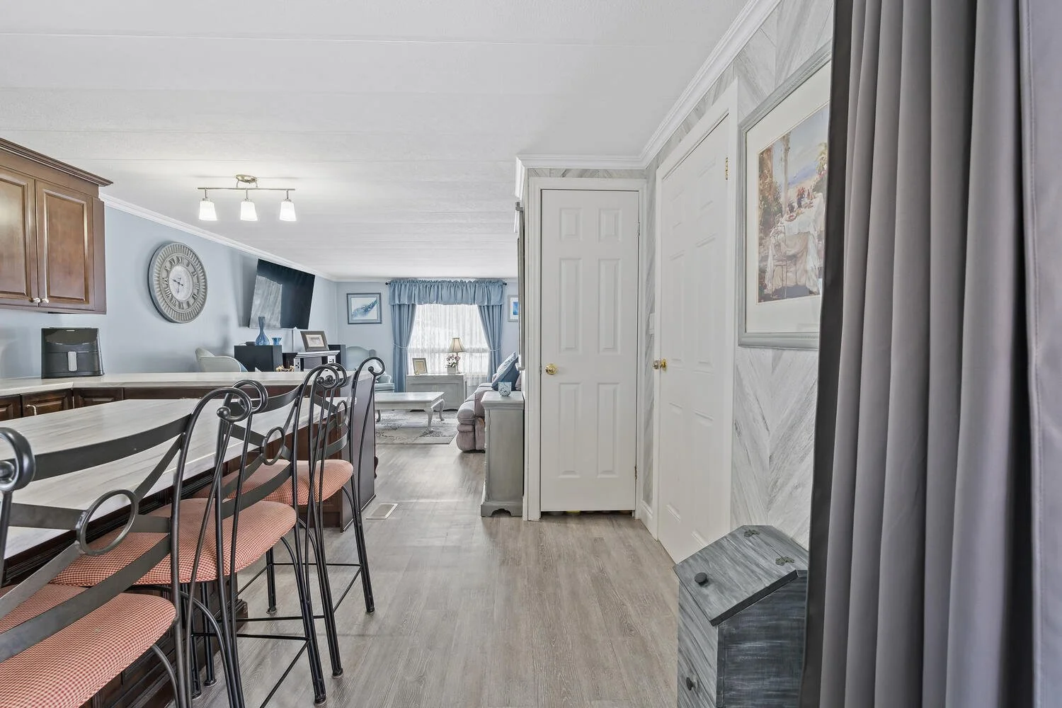 15 Heather Ave Erin ON N0B 1T0-large-010-012-Entryway-1500x1000-72dpi.jpg