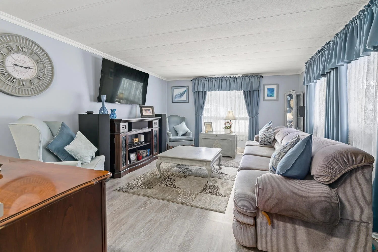 15 Heather Ave Erin ON N0B 1T0-large-011-015-Living Room-1500x1000-72dpi.jpg