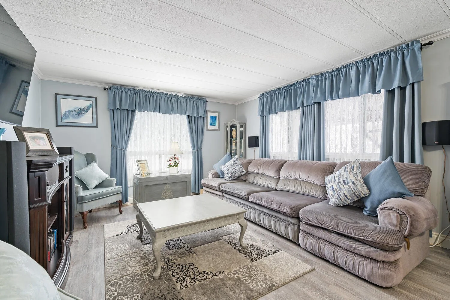 15 Heather Ave Erin ON N0B 1T0-large-013-017-Living Room-1500x1000-72dpi.jpg