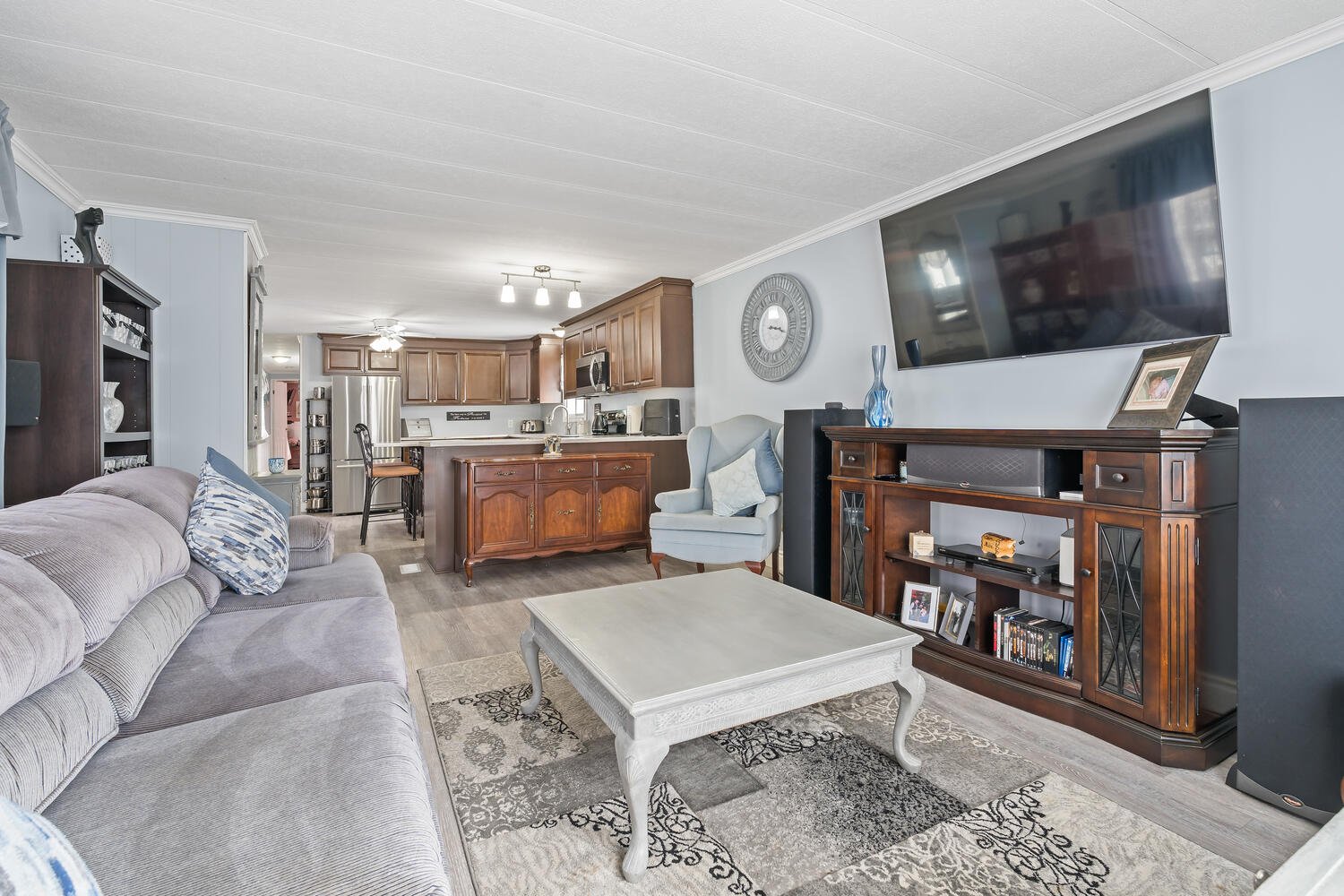 15 Heather Ave Erin ON N0B 1T0-large-014-023-Living Room-1500x1000-72dpi.jpg