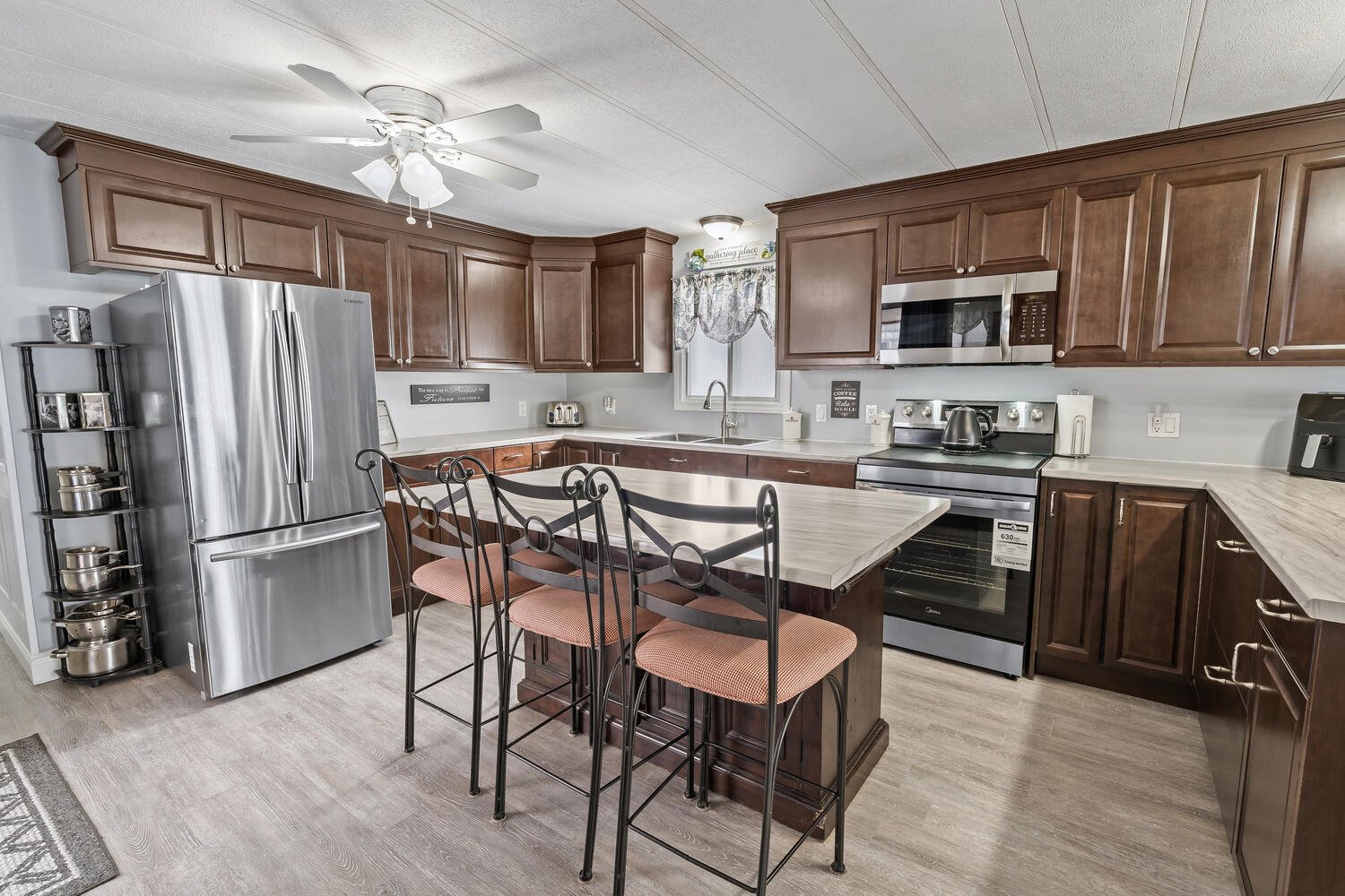 15 Heather Ave Erin ON N0B 1T0-large-017-019-Kitchen-1500x1000-72dpi.jpg