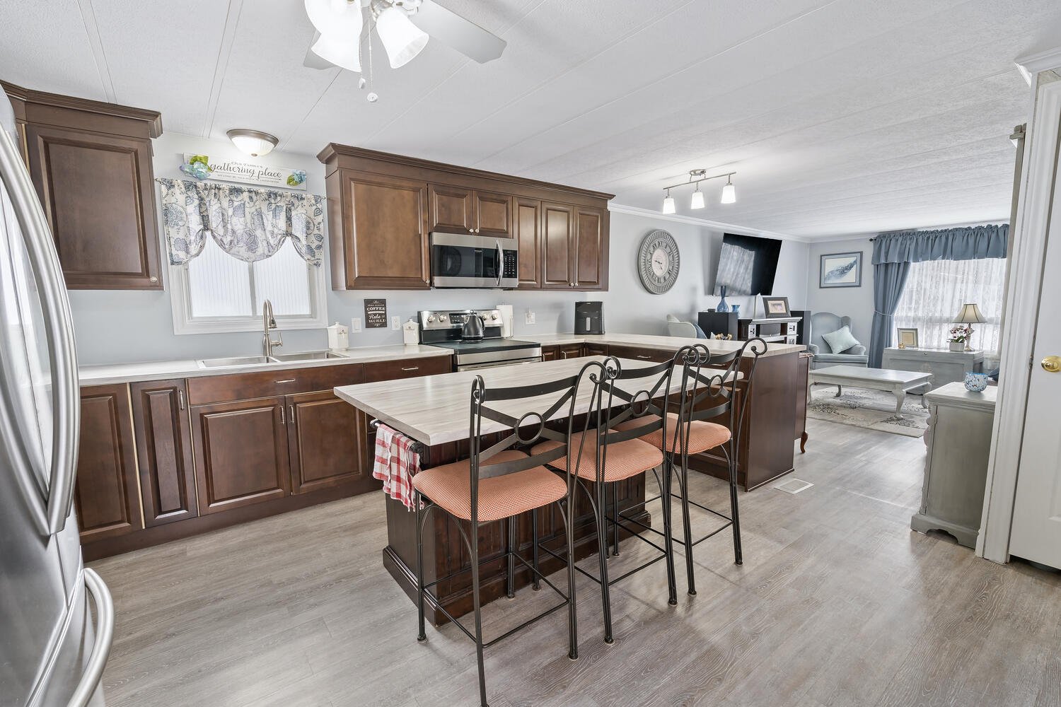 15 Heather Ave Erin ON N0B 1T0-large-018-026-Kitchen-1500x1000-72dpi.jpg