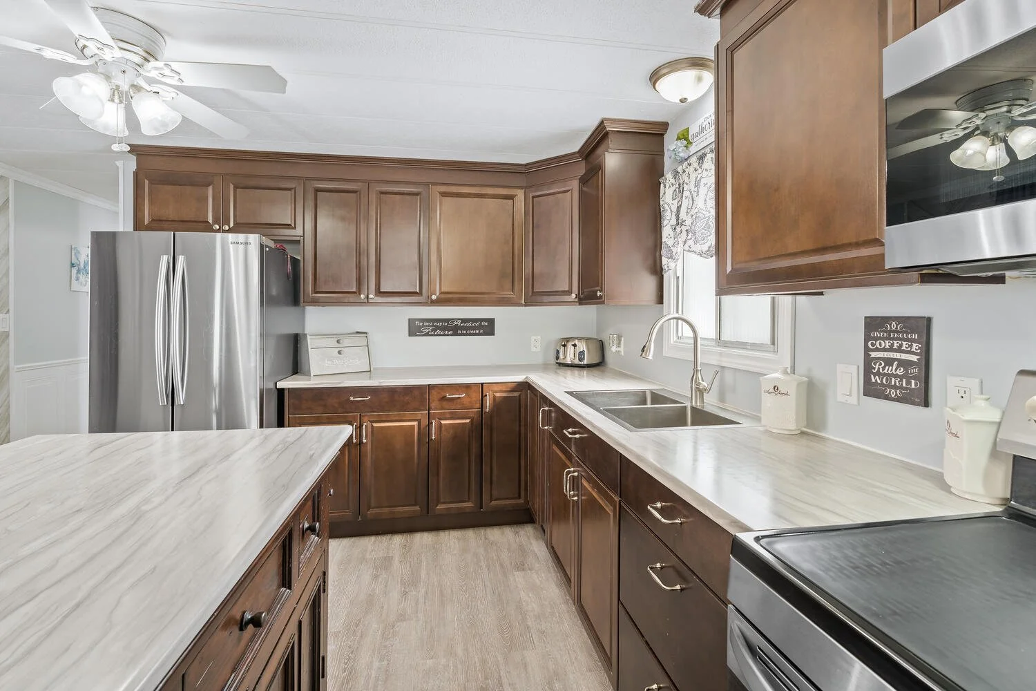 15 Heather Ave Erin ON N0B 1T0-large-019-005-Kitchen-1500x1000-72dpi.jpg