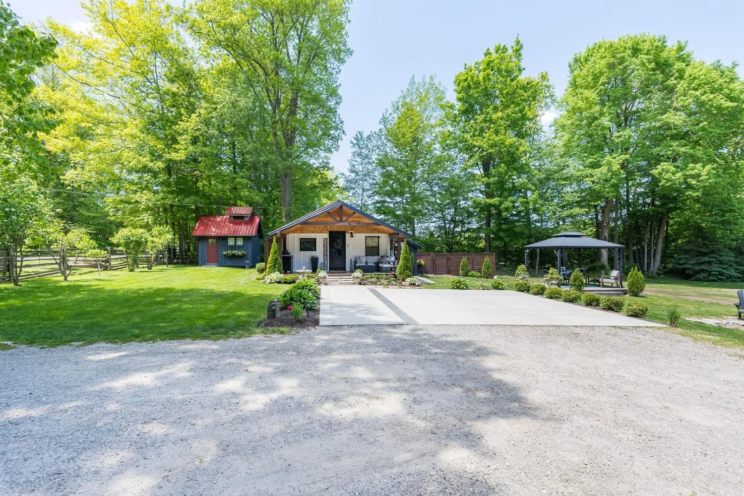 007-039-Front of Home-1500x1000.jpg