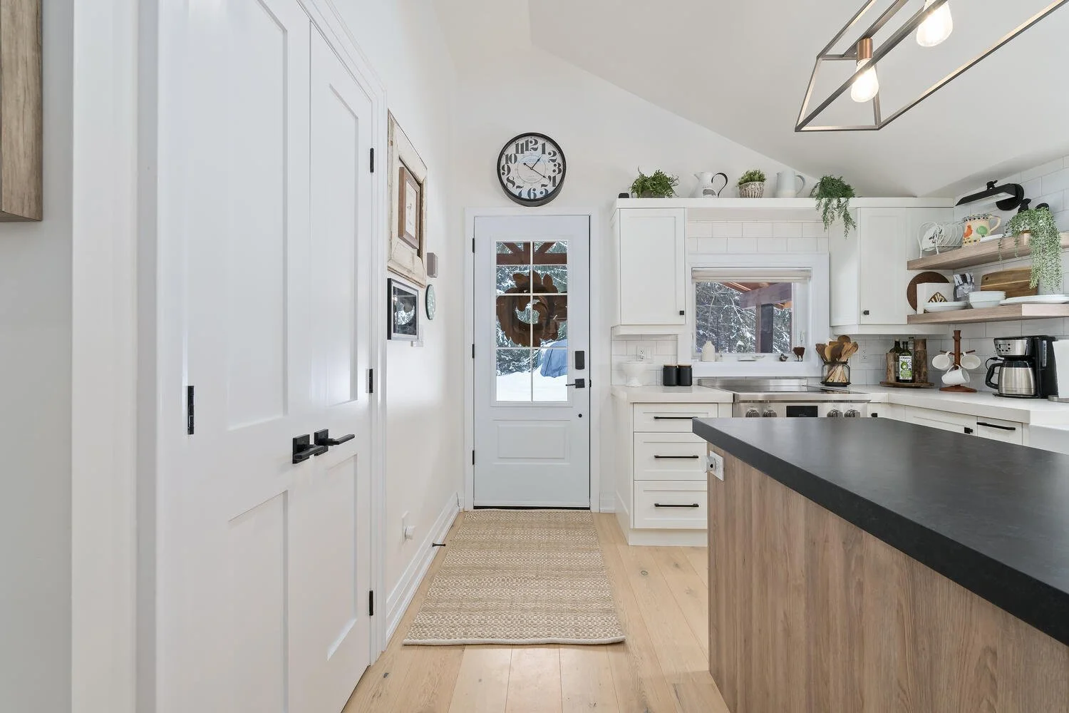 011-029-Entryway-1500x1000.jpg
