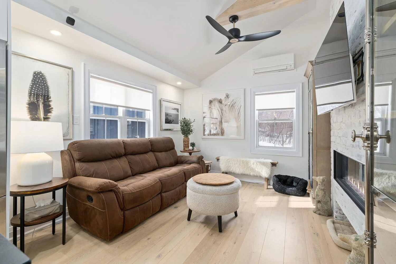 019-021-Living Room-1500x1000.jpg