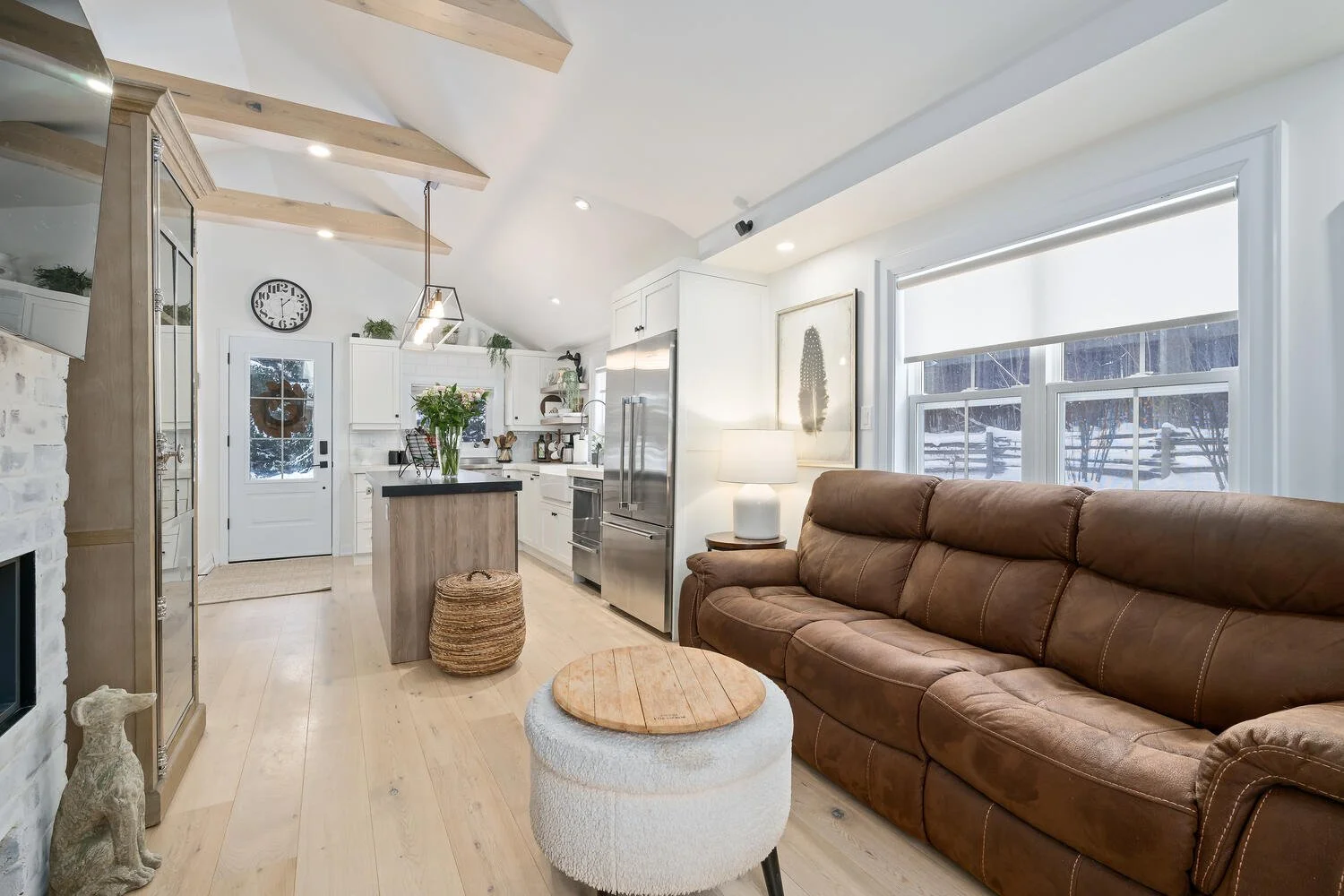 021-016-Living Room-1500x1000.jpg