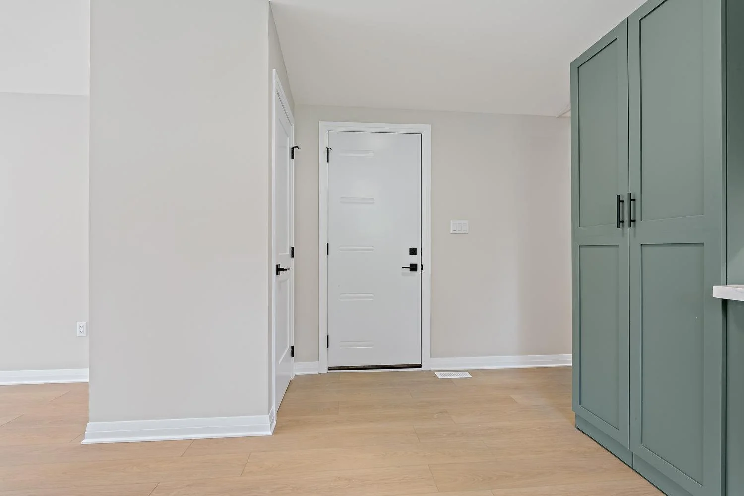 009-001-Entryway-1500x1000.jpg