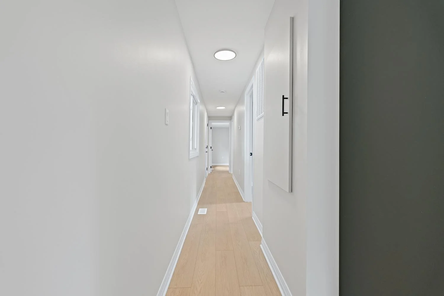 023-006-Hallway-1500x1000.jpg