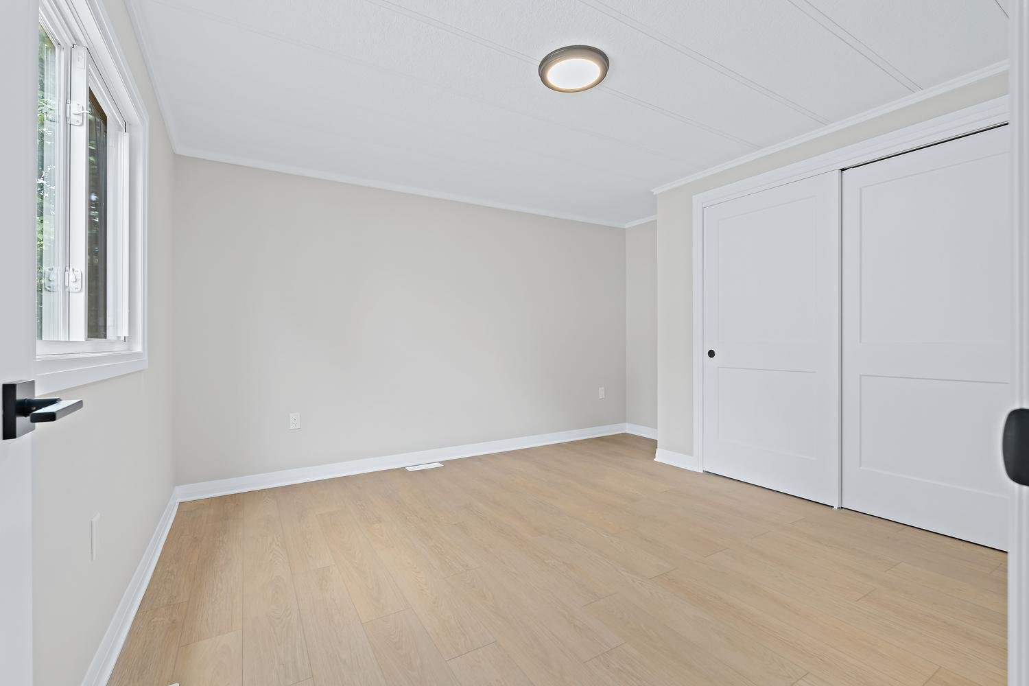 024-014-Primary Bedroom-1500x1000.jpg