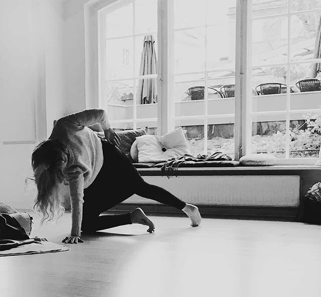 to awaken the body

awaken the senses 
awaken to life 
to embrace life allowing it to flow freely within us

live &bull; love &bull; life &bull; sense &bull; move &bull; breathe 
now is the moment
.
.
.
.
.
.

#continuummovement #livinginquiry #live Love #life #liveawake #life #embodiedliving #meditation #bev&aelig;gelse #mindfulness #liv #kropsterapi #fascia #myofascialrelease #embracelife